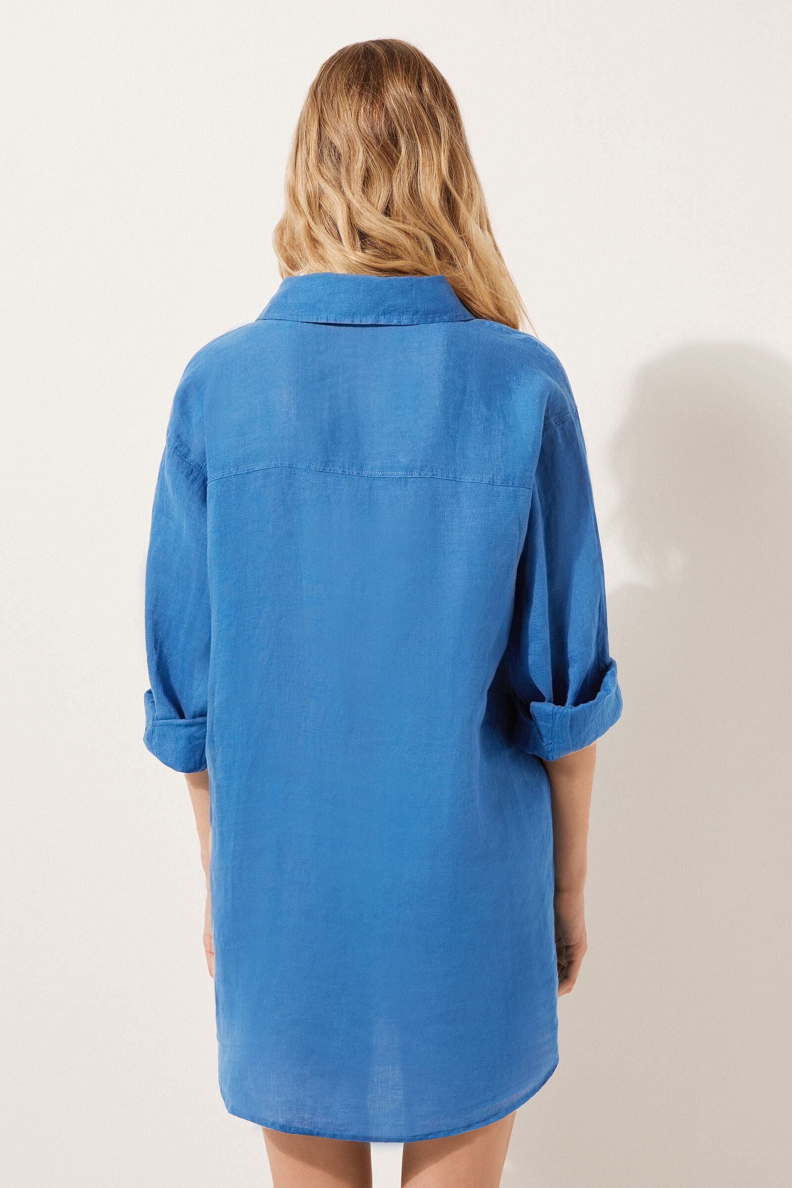 שמלת פשתן מכופתרת