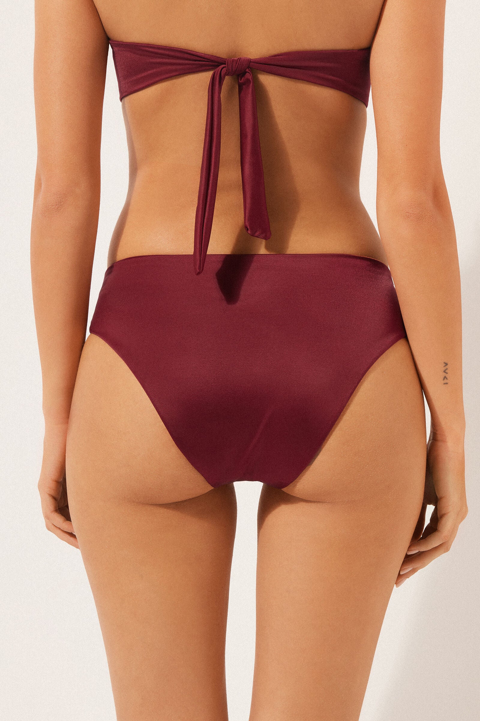 תחתוני ביקיני High-Waisted Shiny Satin