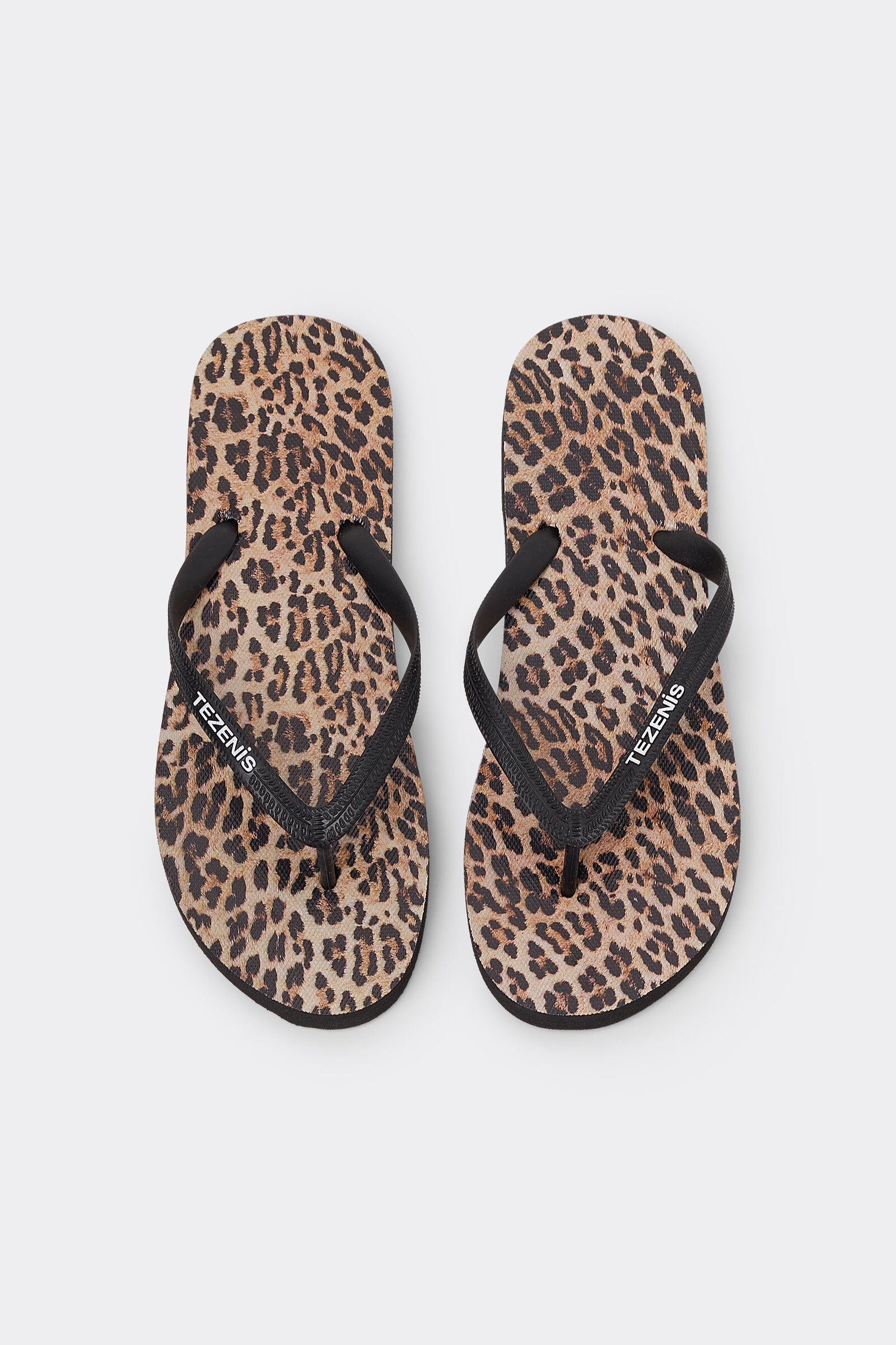 כפכפי אצבע עם לוגו והדפס מנומר