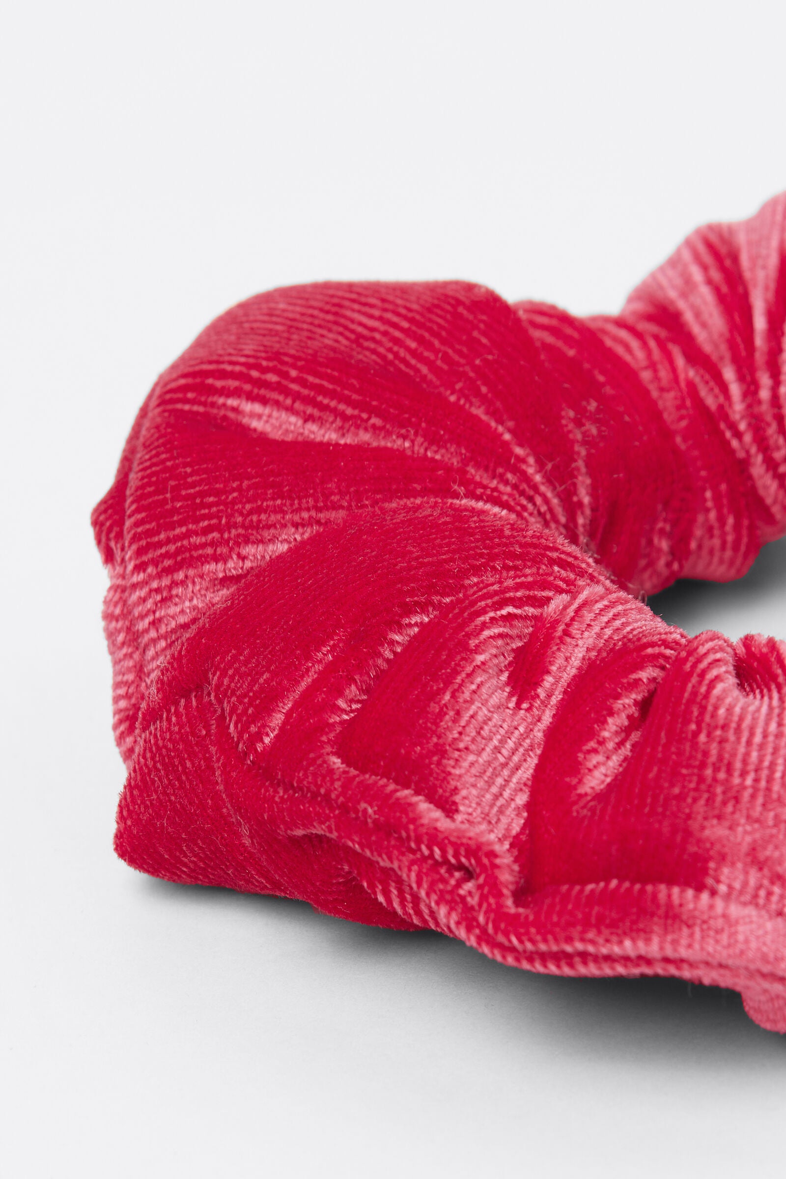 גומיית סקראנץ' קטיפה לשיער