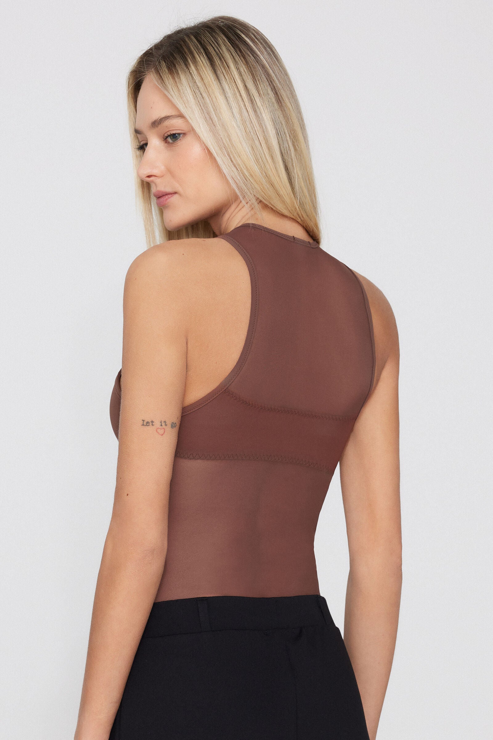 בגד גוף שקוף עם חזייה אטומה מובנת