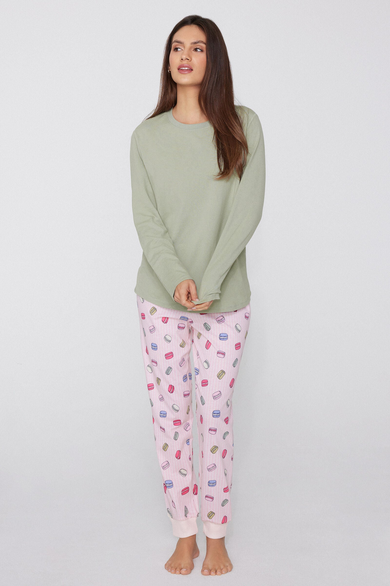 חולצה ארוכה מבד כותנה ומודל