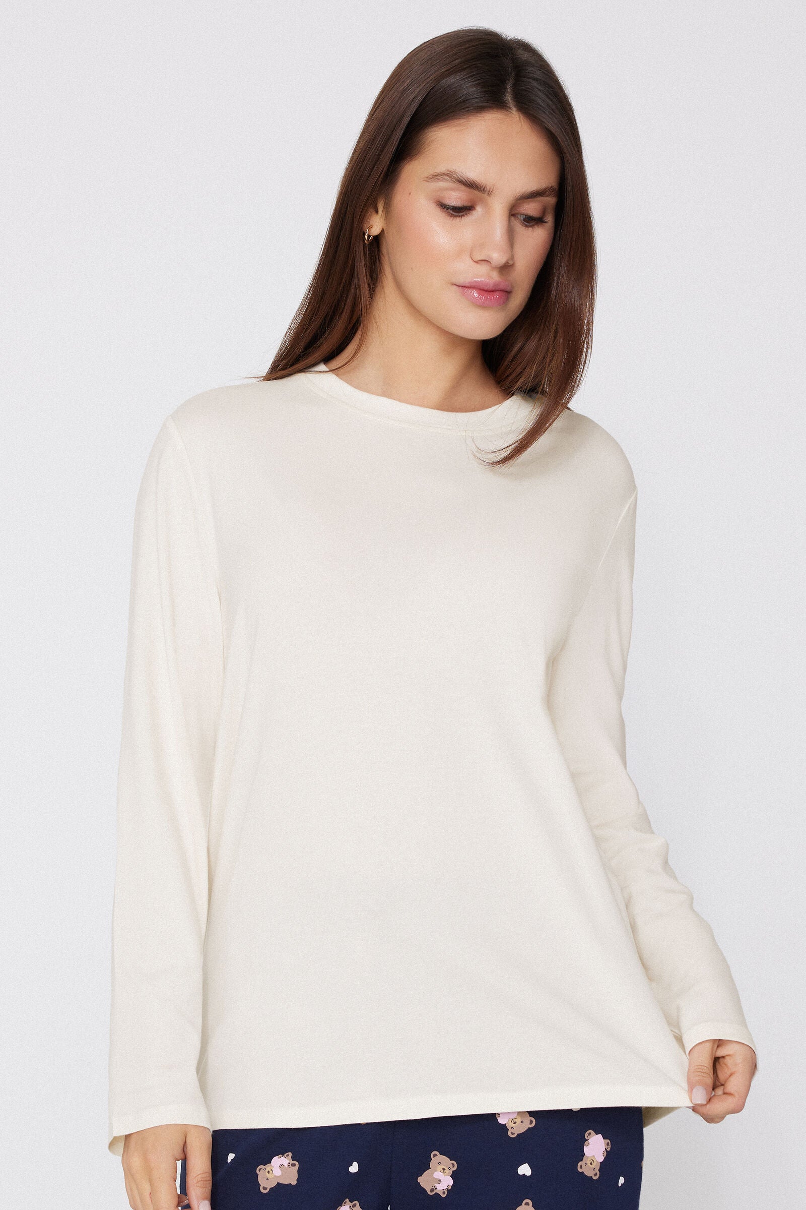 חולצה ארוכה מבד כותנה ומודל