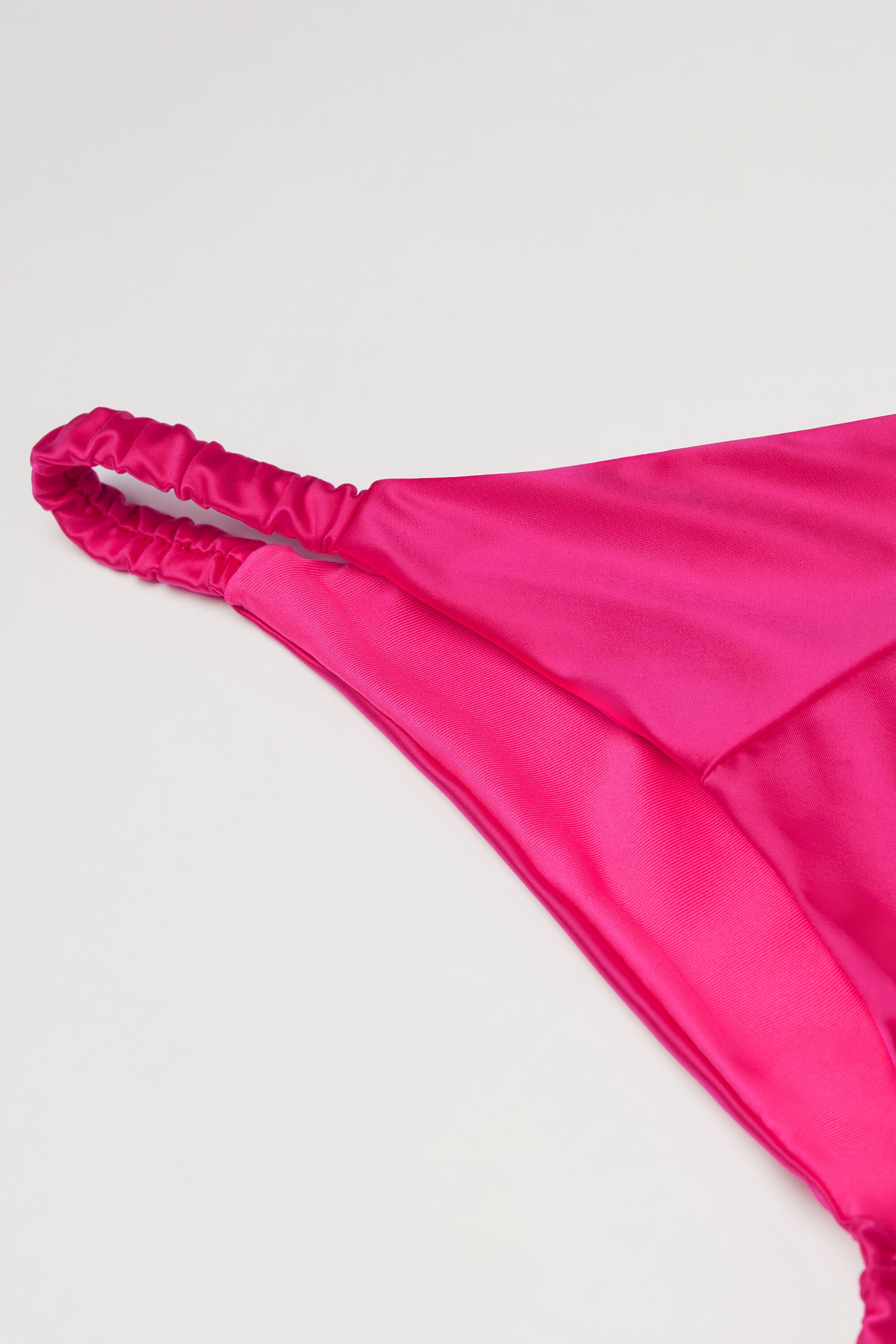 תחתוני ביקיני ברזילאיים Shiny