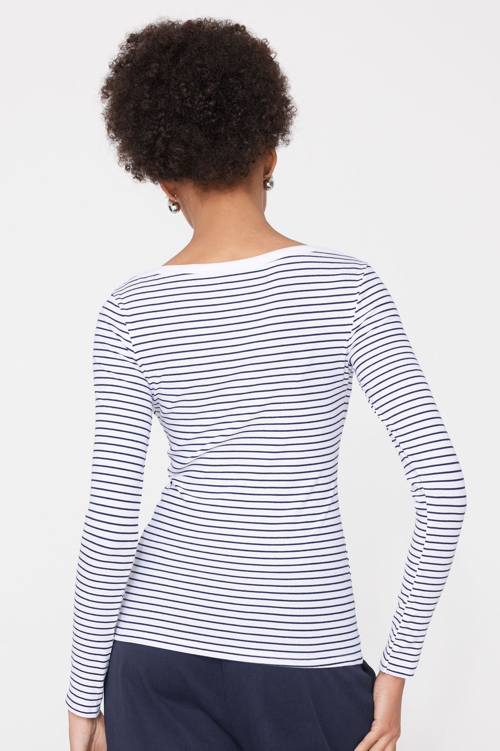 חולצת כותנה ארוכה עם מחשוף סירה