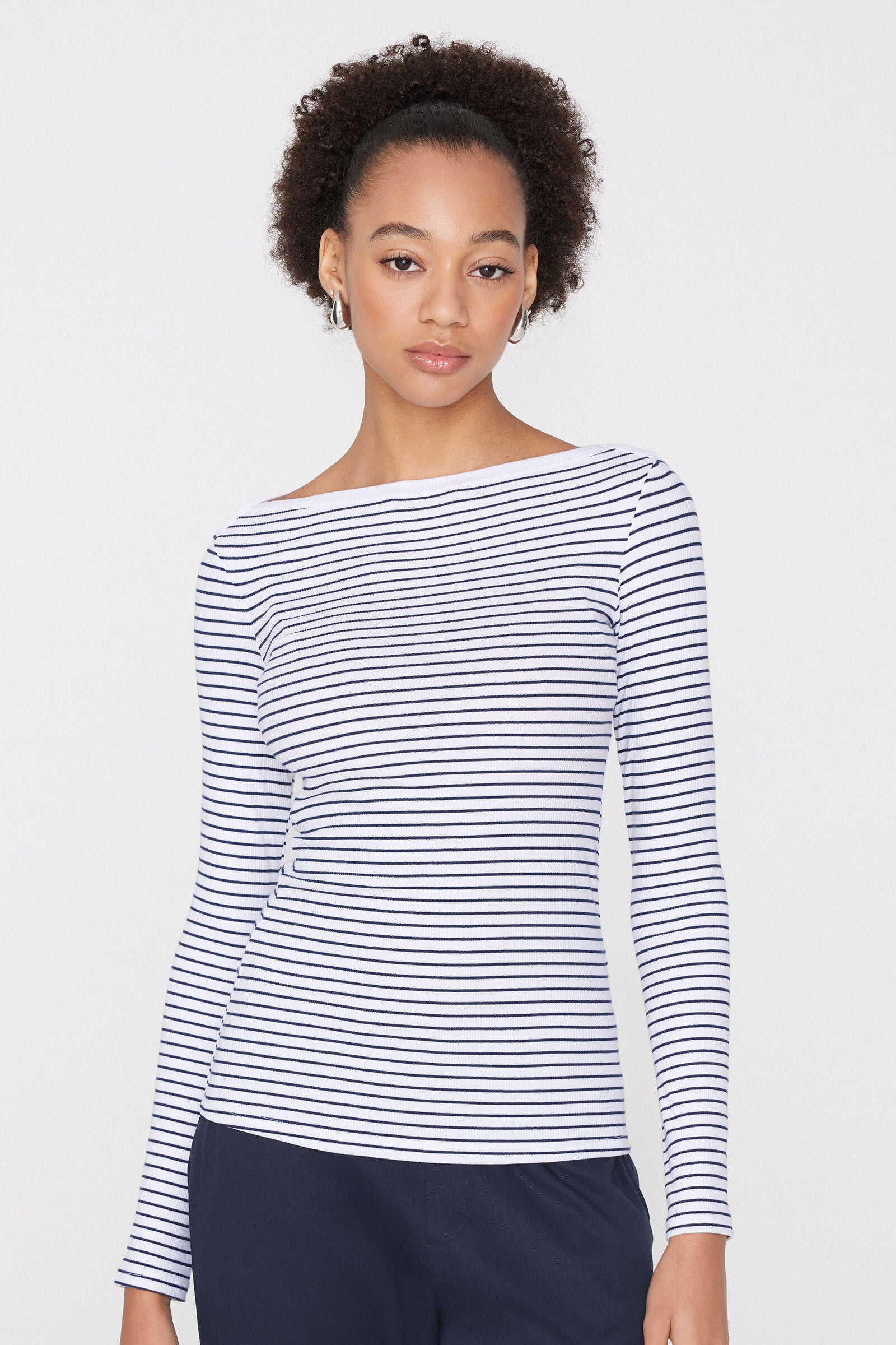 חולצת כותנה ארוכה עם מחשוף סירה