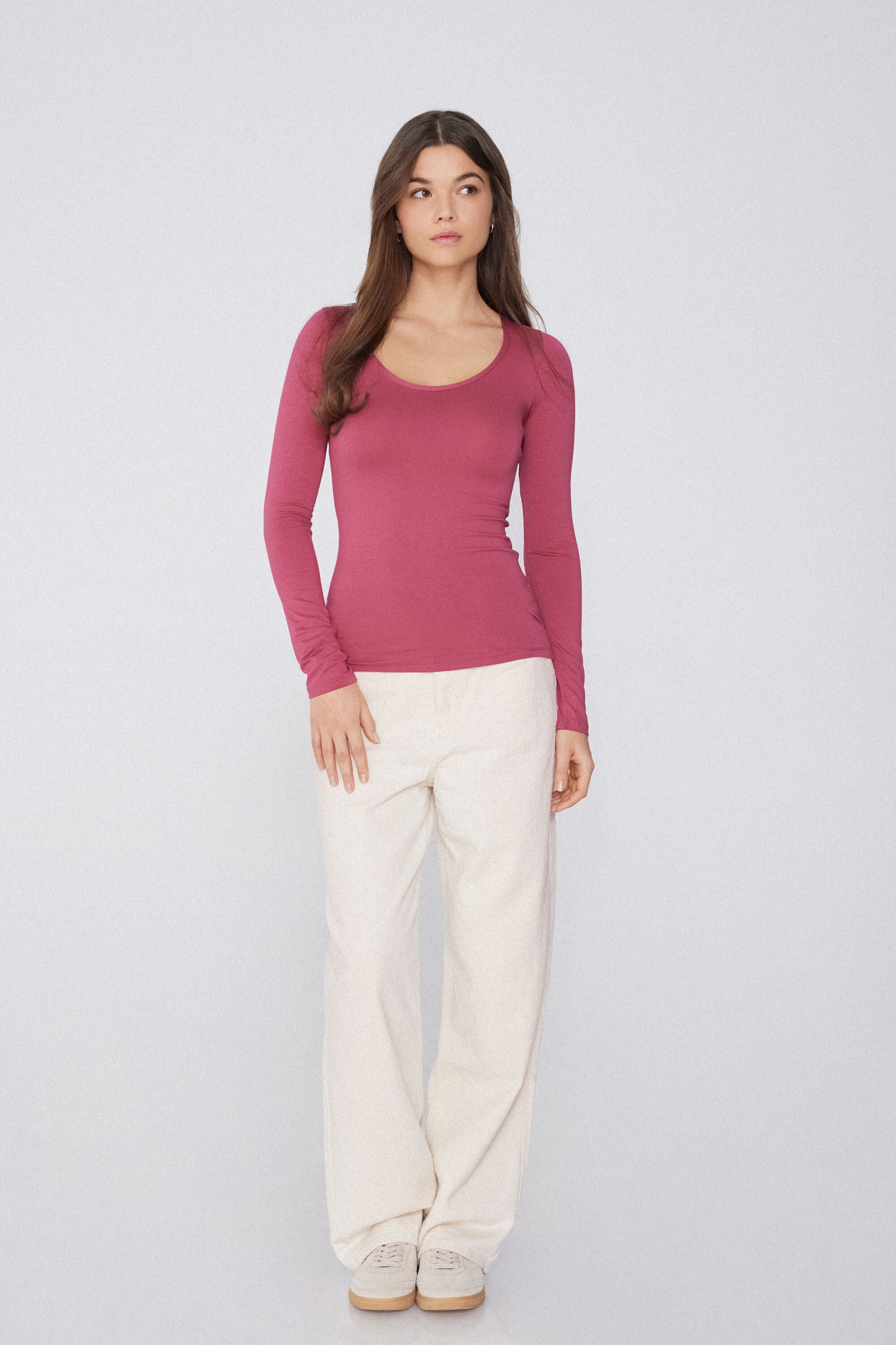 חולצה מפתח עגול