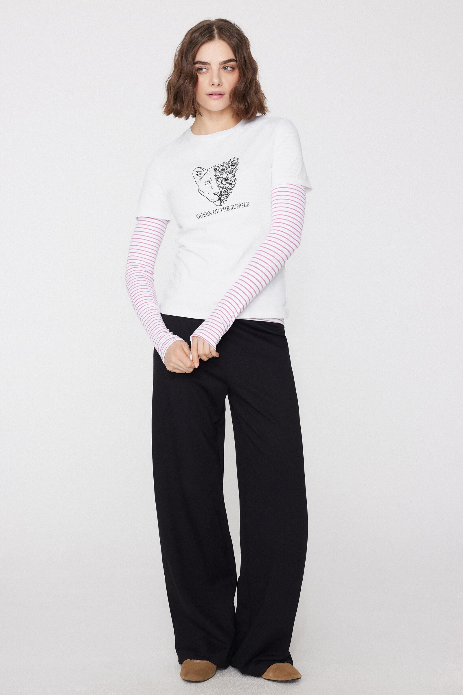 טי שירט כותנה קצרה עם הדפס בחזית