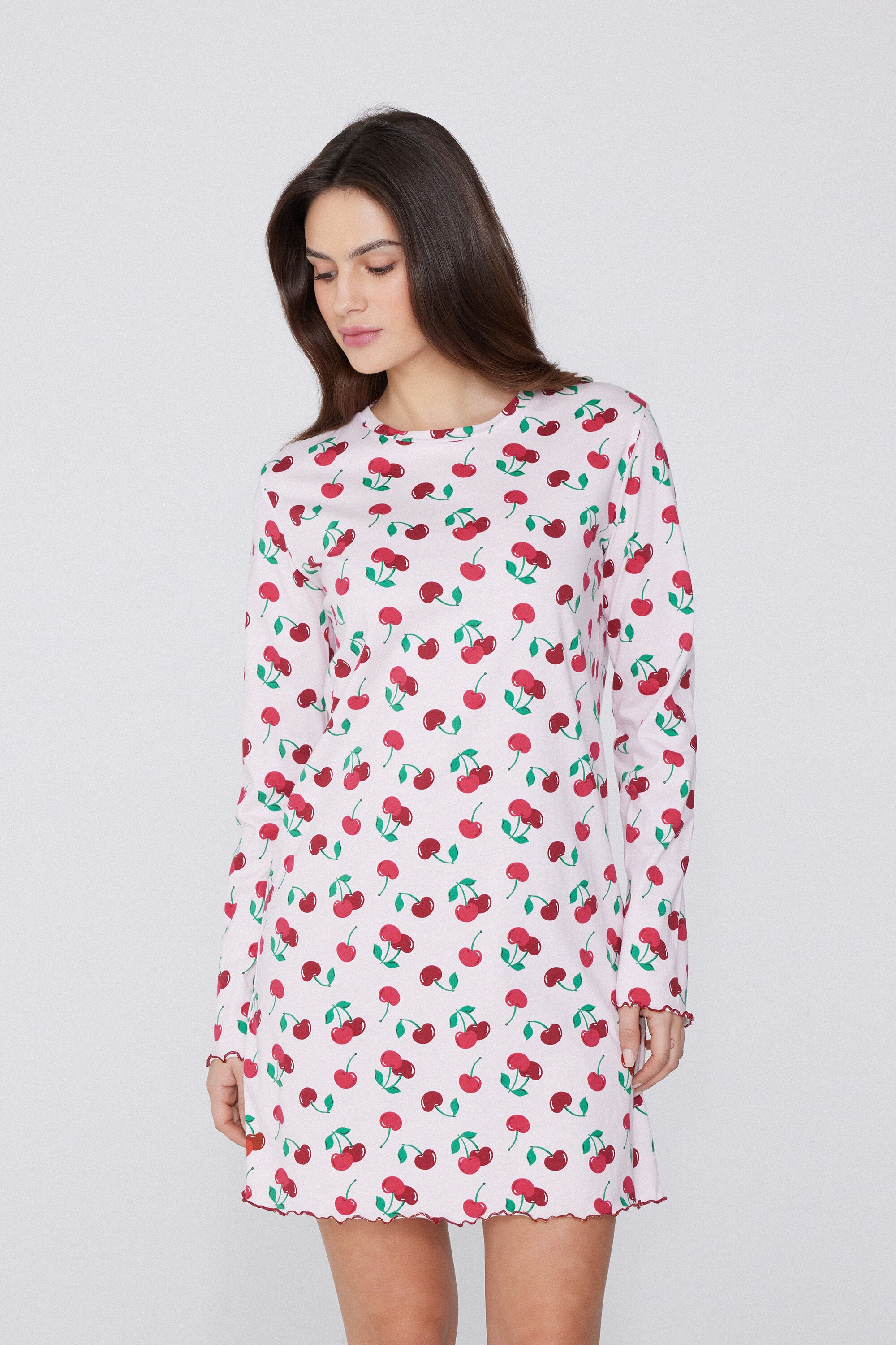 כותונת לילה בהדפס דובדבנים