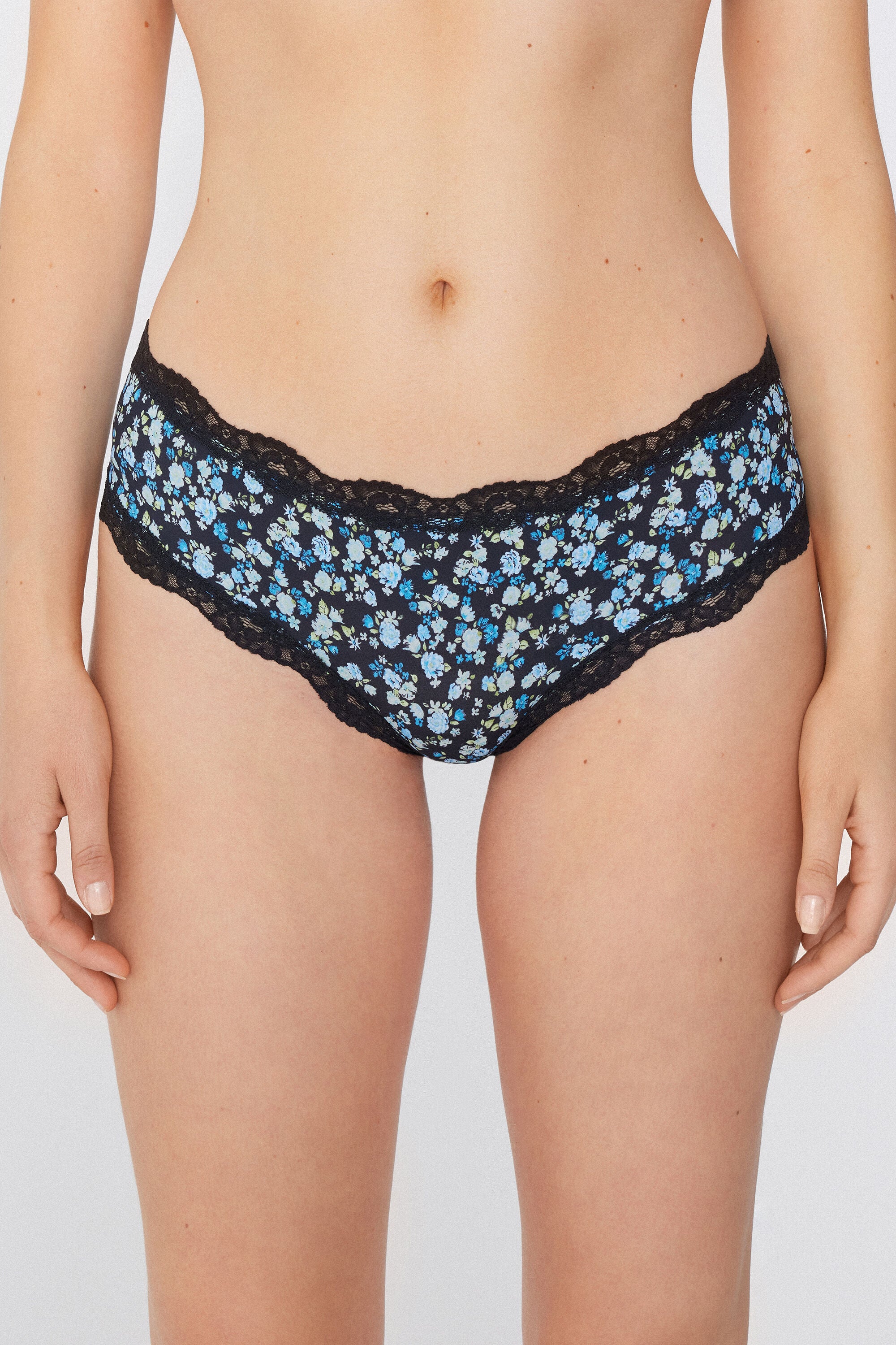 תחתונים ברזילאיים עם הדפס פרחוני