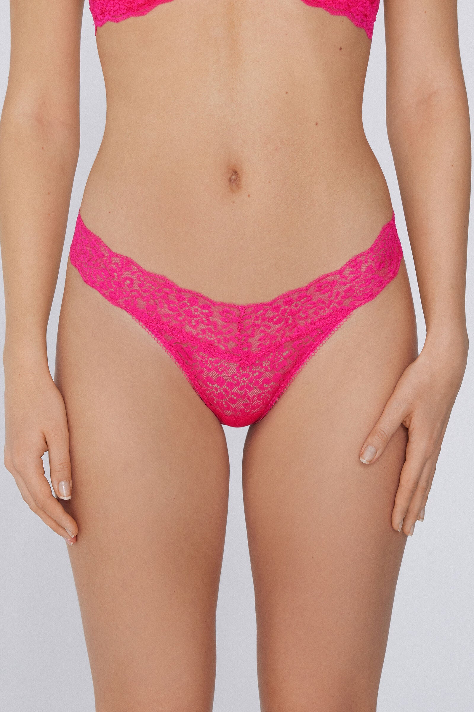 תחתוני חוטיני תחרה High-Leg
