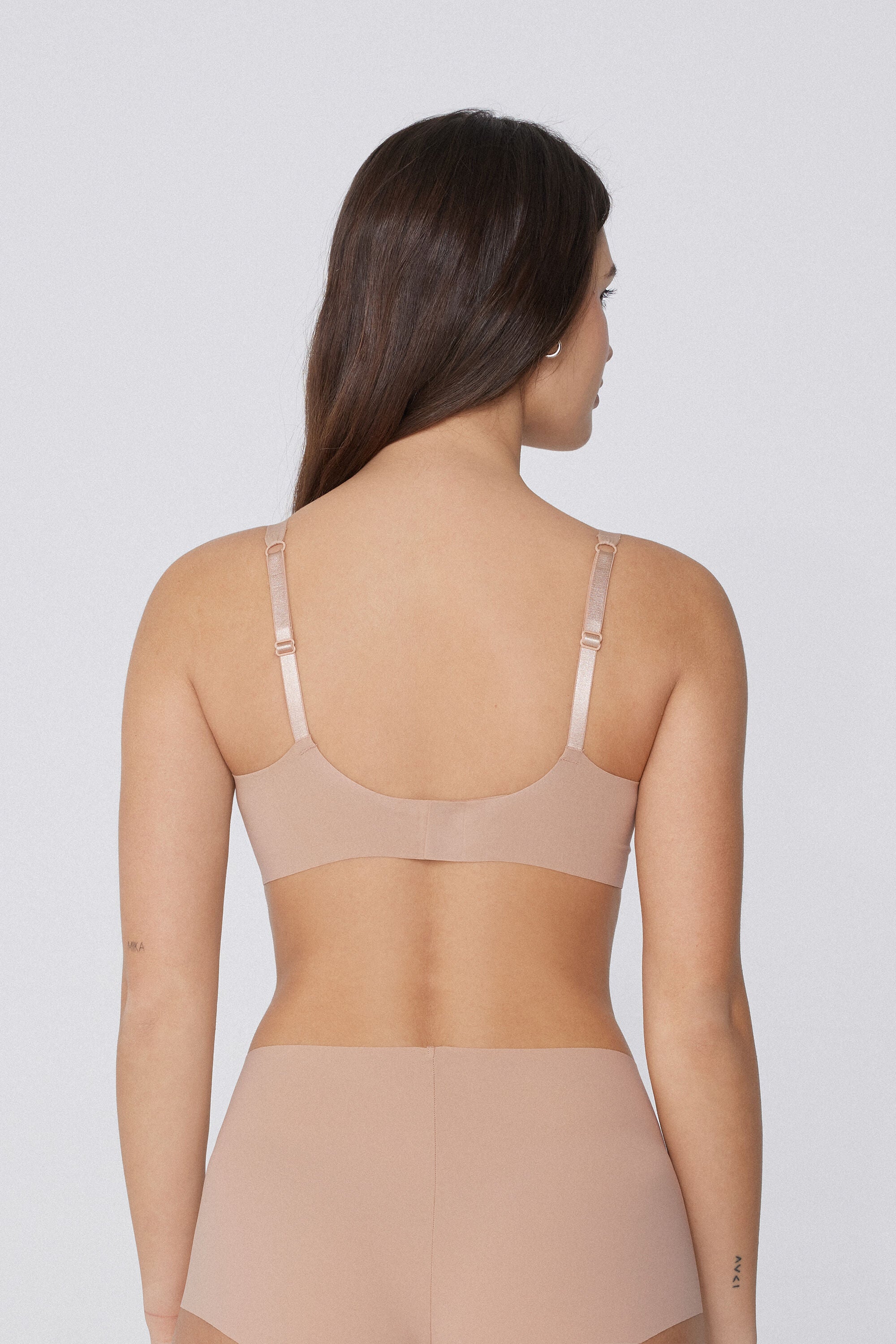 חזיית משולשים ללא תפר