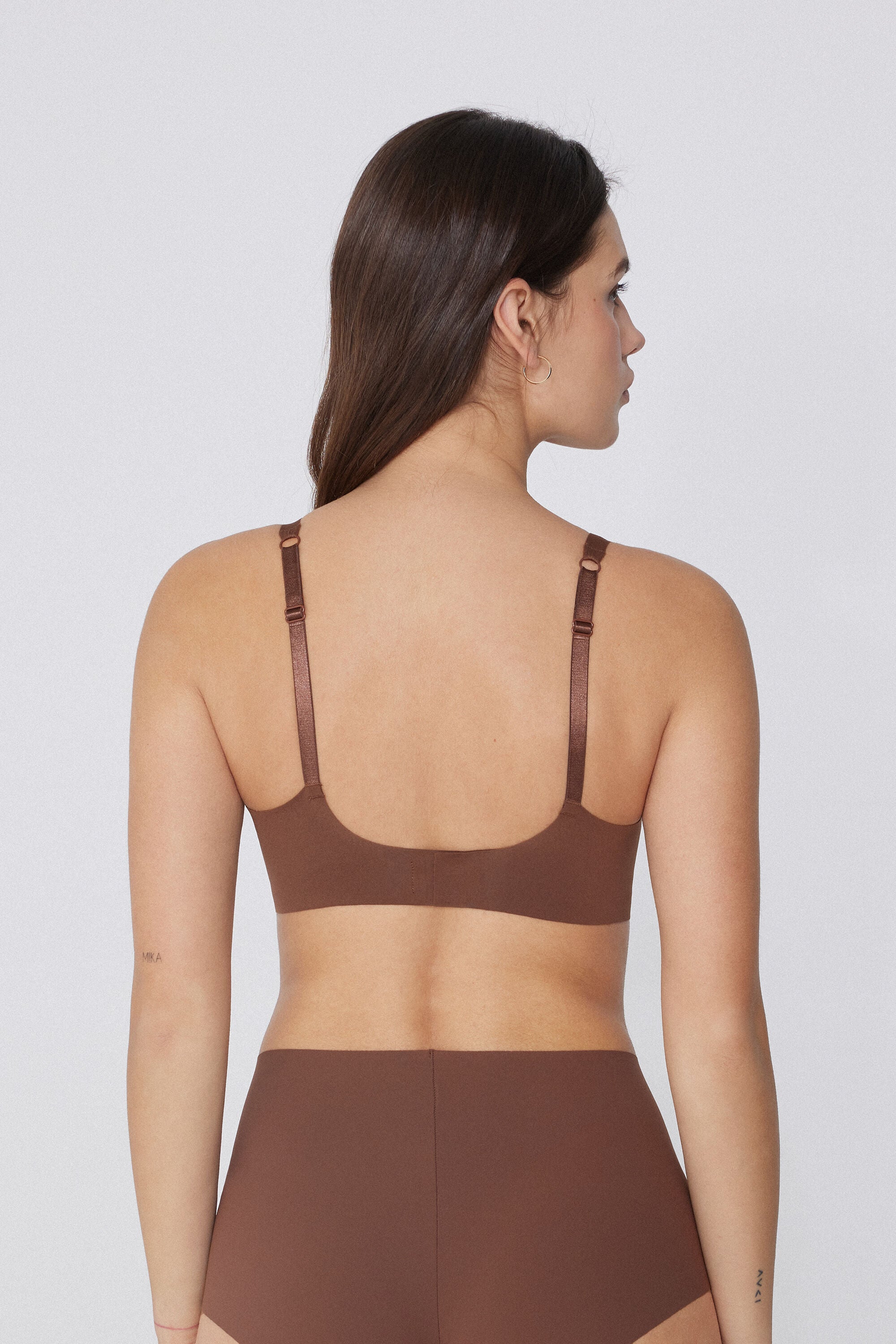 חזיית משולשים ללא תפר