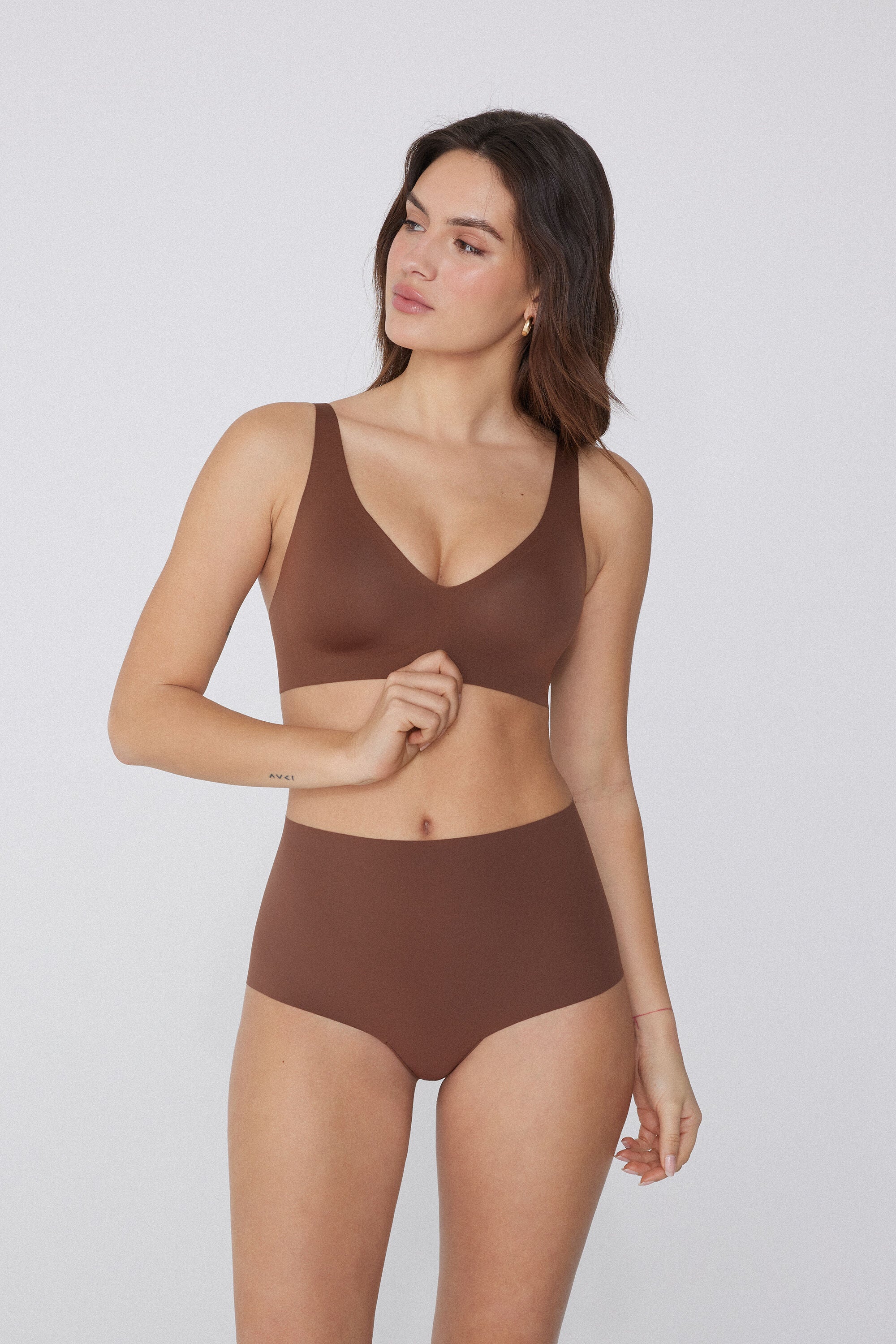 חזיית משולשים ללא תפר