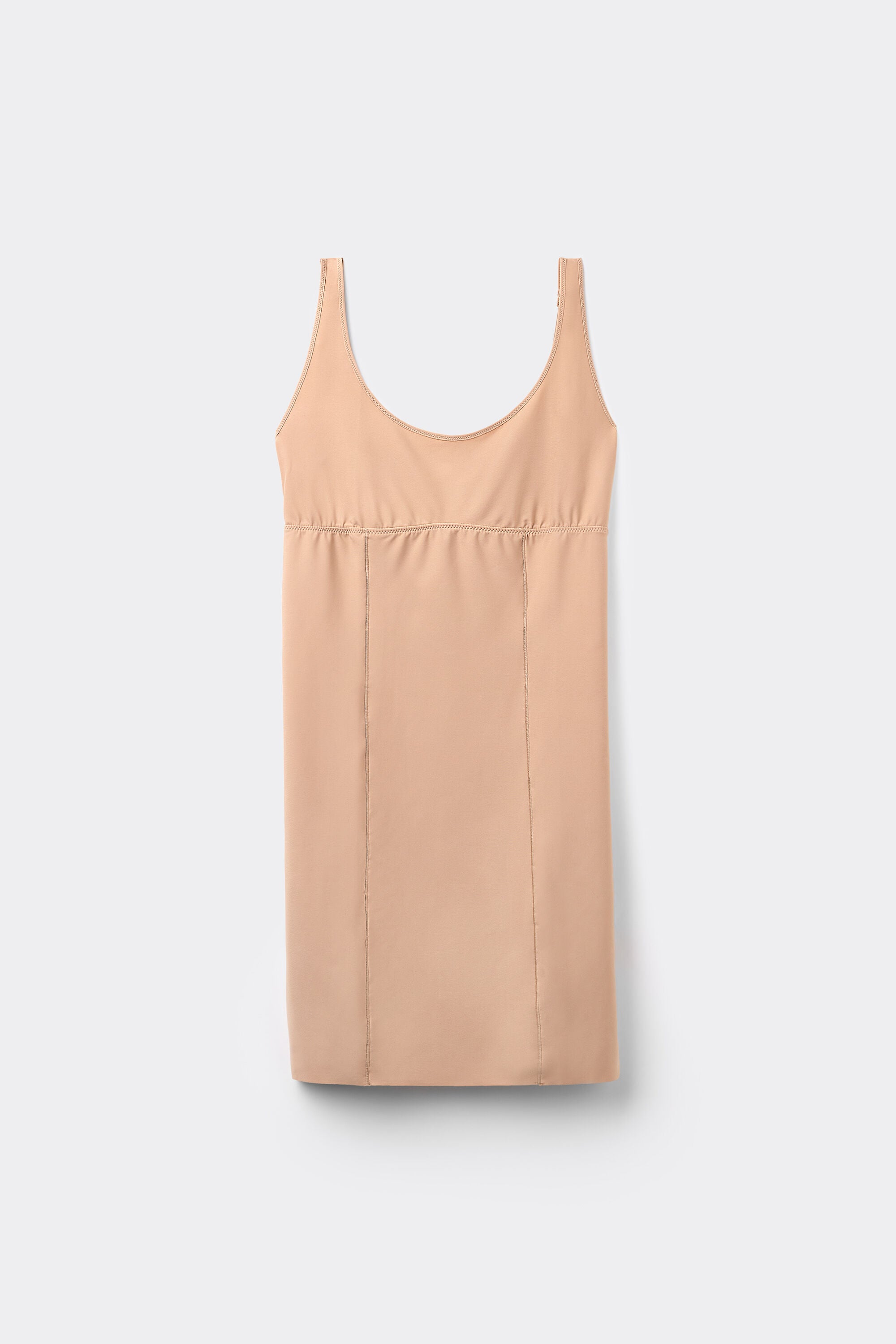 שמלה מחטבת ללא תפר