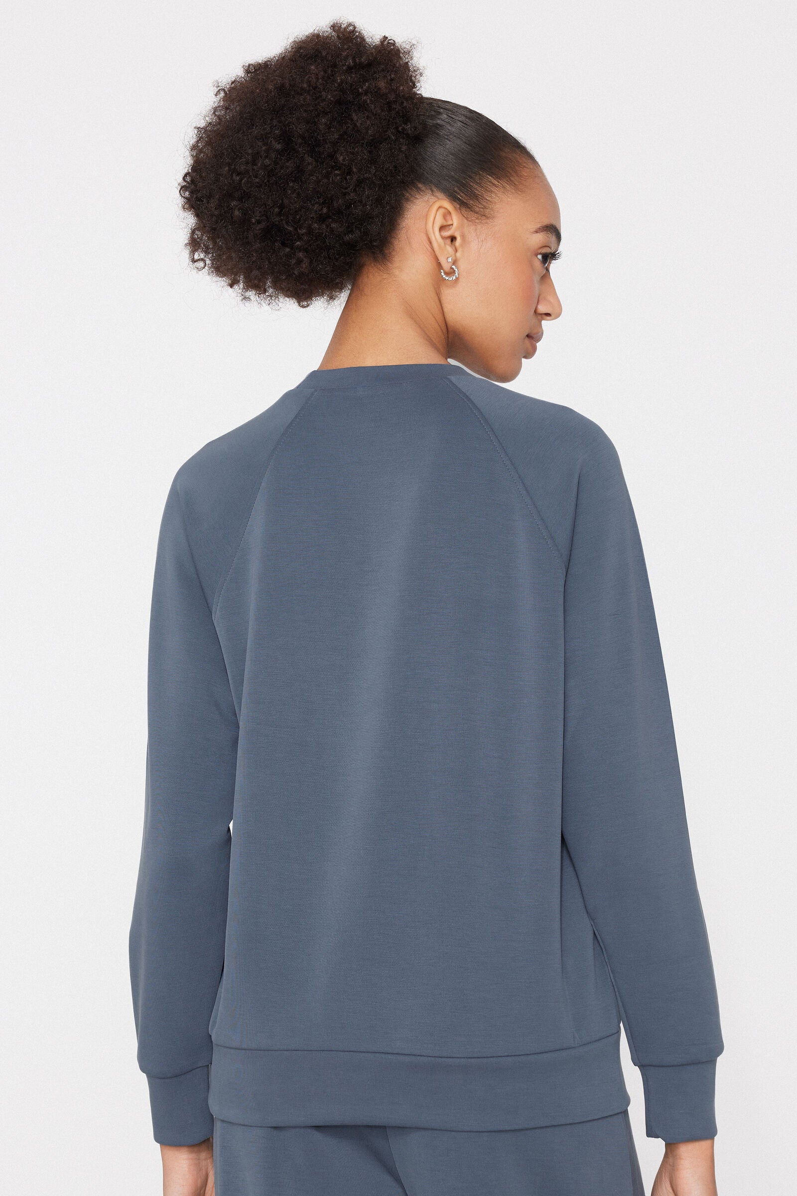 סווטשירט Soft Touch עם מפתח צוואר עגול