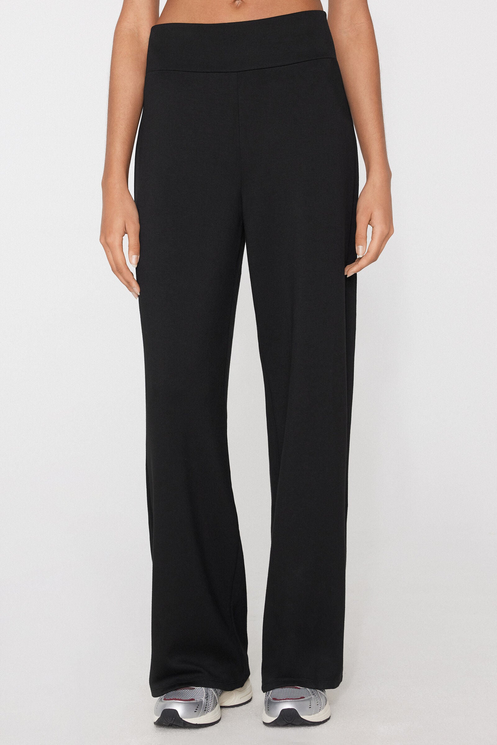 מכנסיים בגזרה רחבה Soft Touch