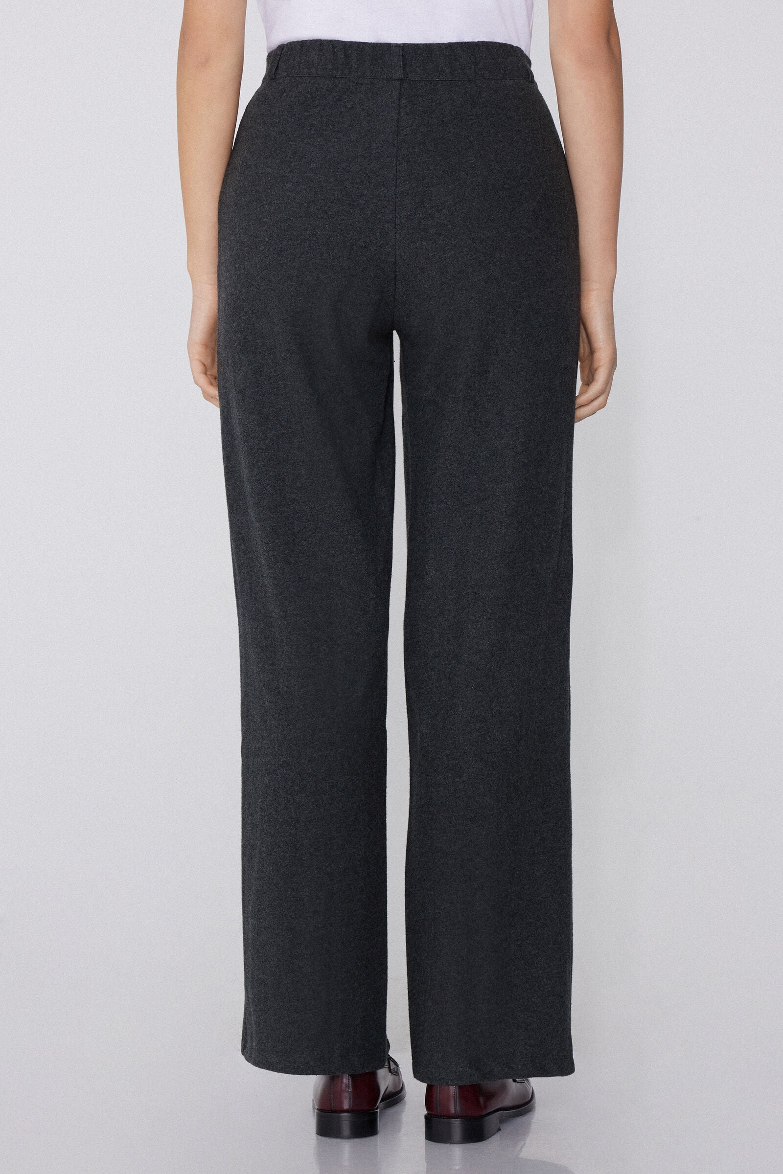 מכנסיים ארוכים בגזרה רחבה