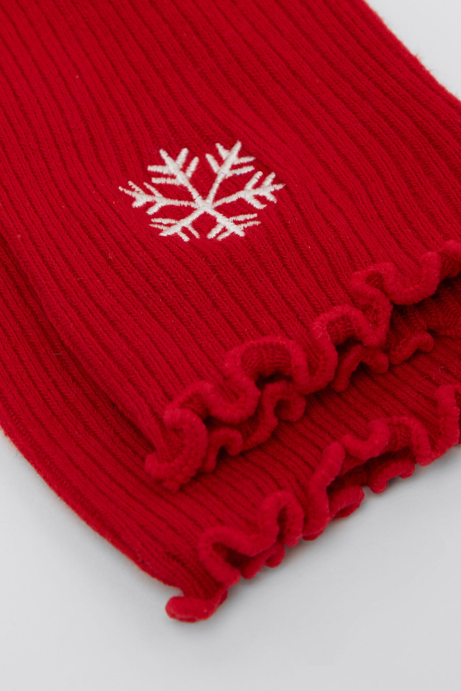 גרבי ריב קצרות עם סיומת מסולסלת