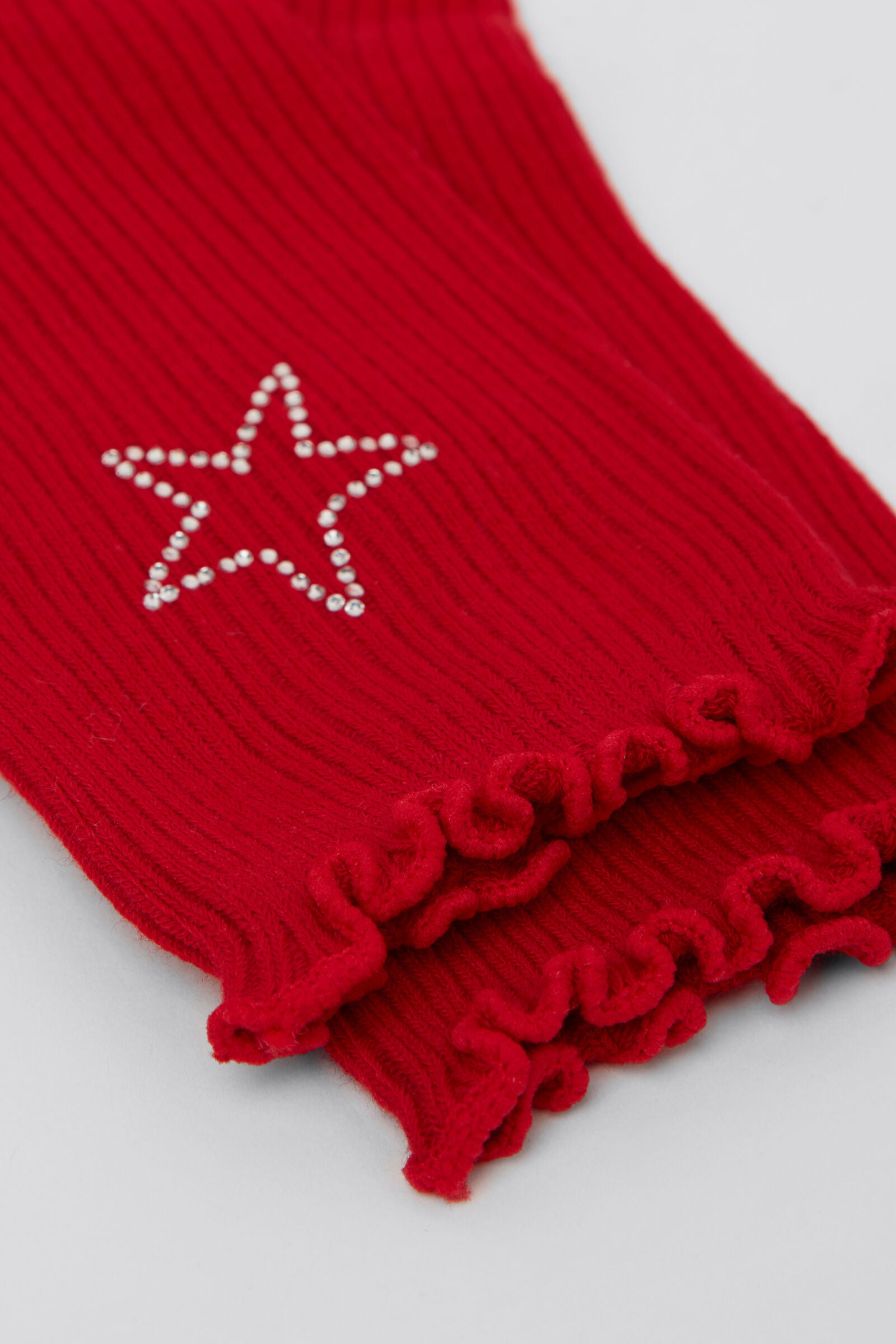 גרבי ריב קצרות עם סיומת מסולסלת