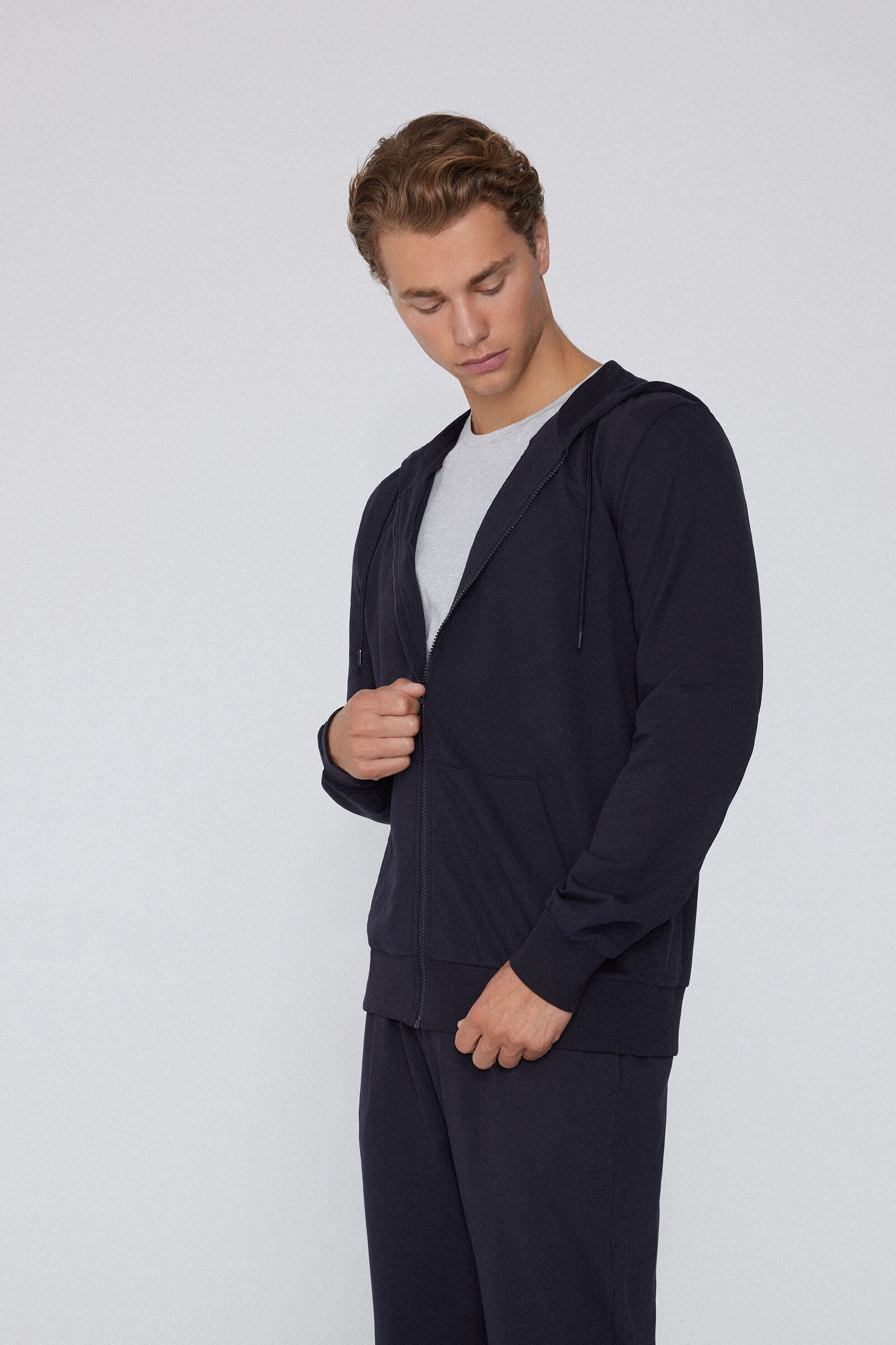 סווטשירט קפוצ'ון עם רוכסן