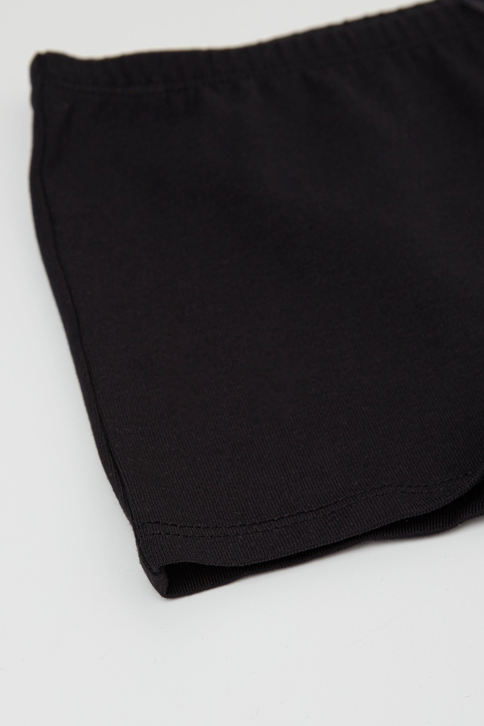 מכנסיים קצרים