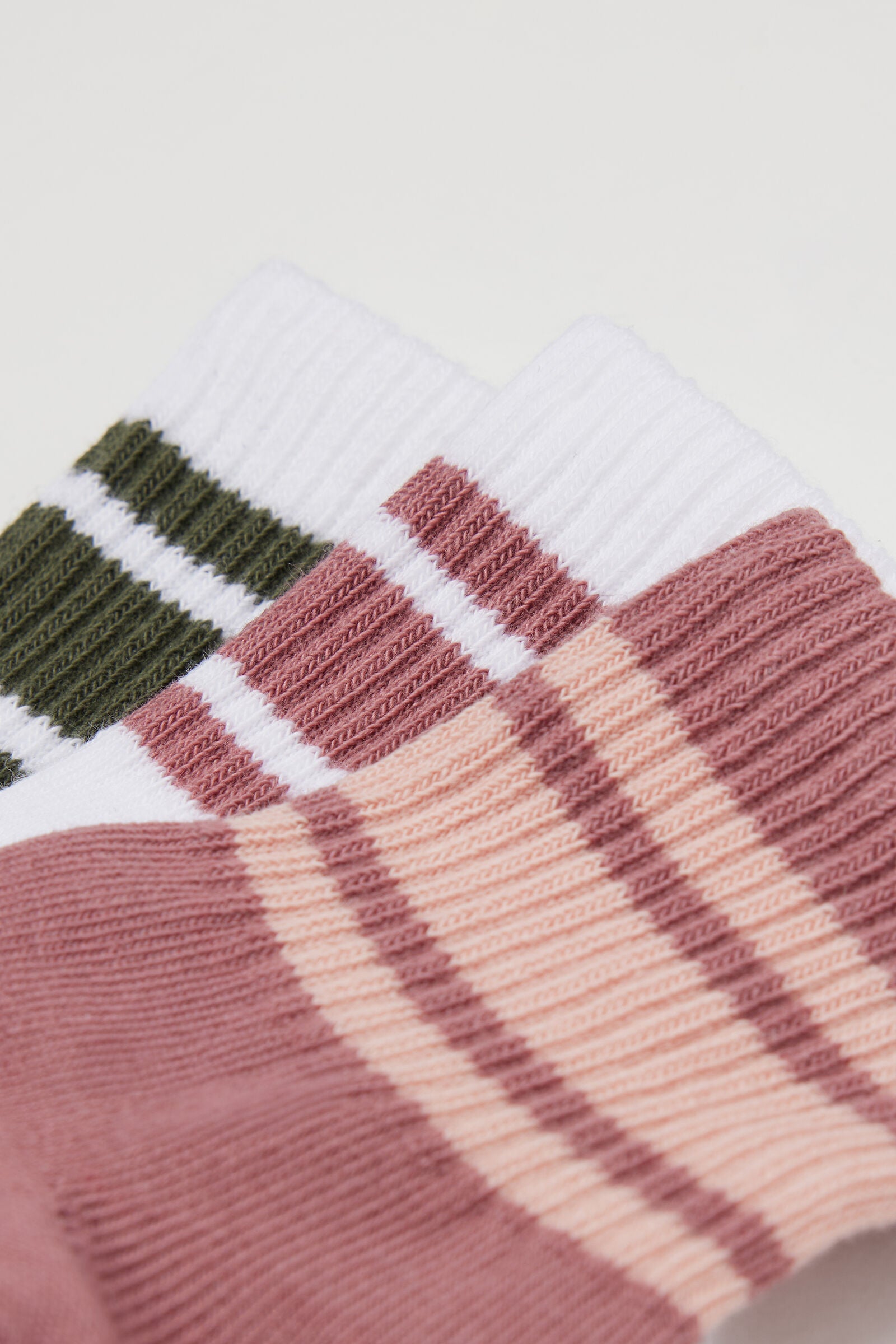 מארז 3 גרבי ספורט עם דוגמא