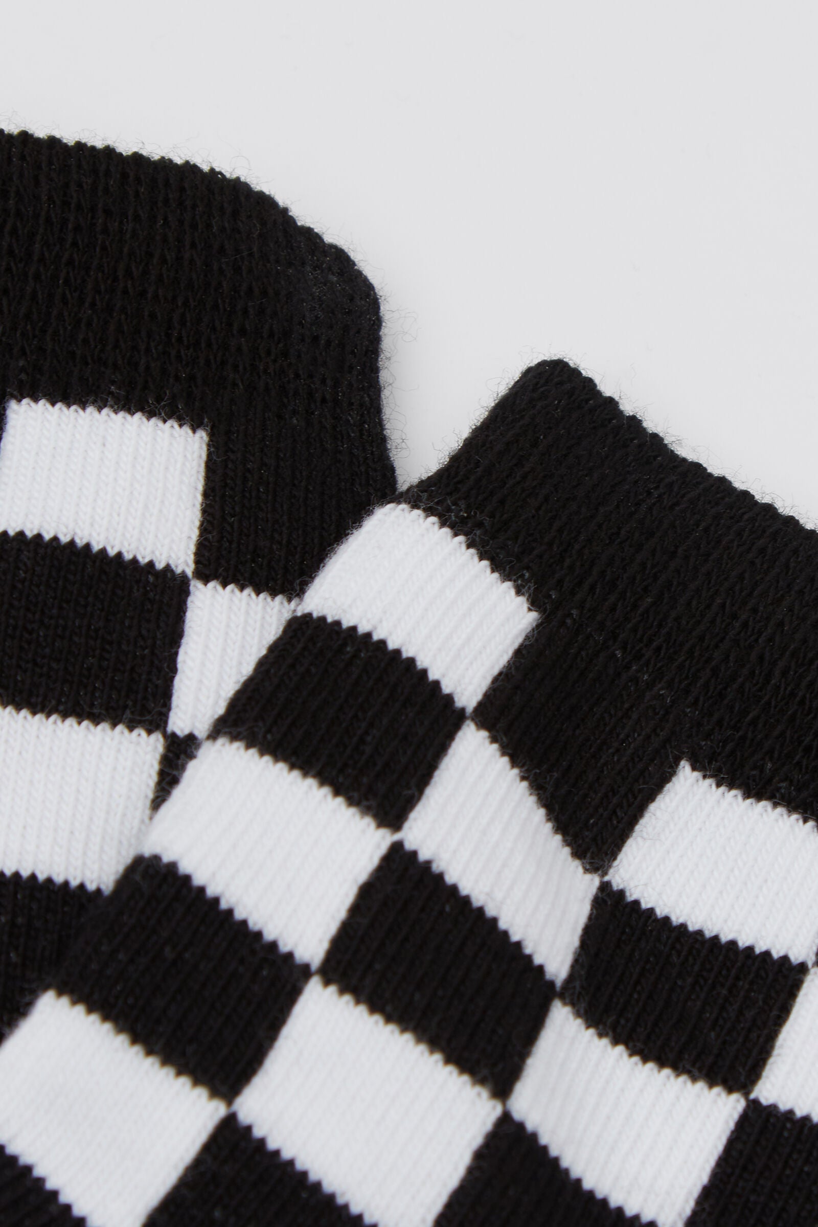 גרביים עם טקסטורה מבצבצת לילדים