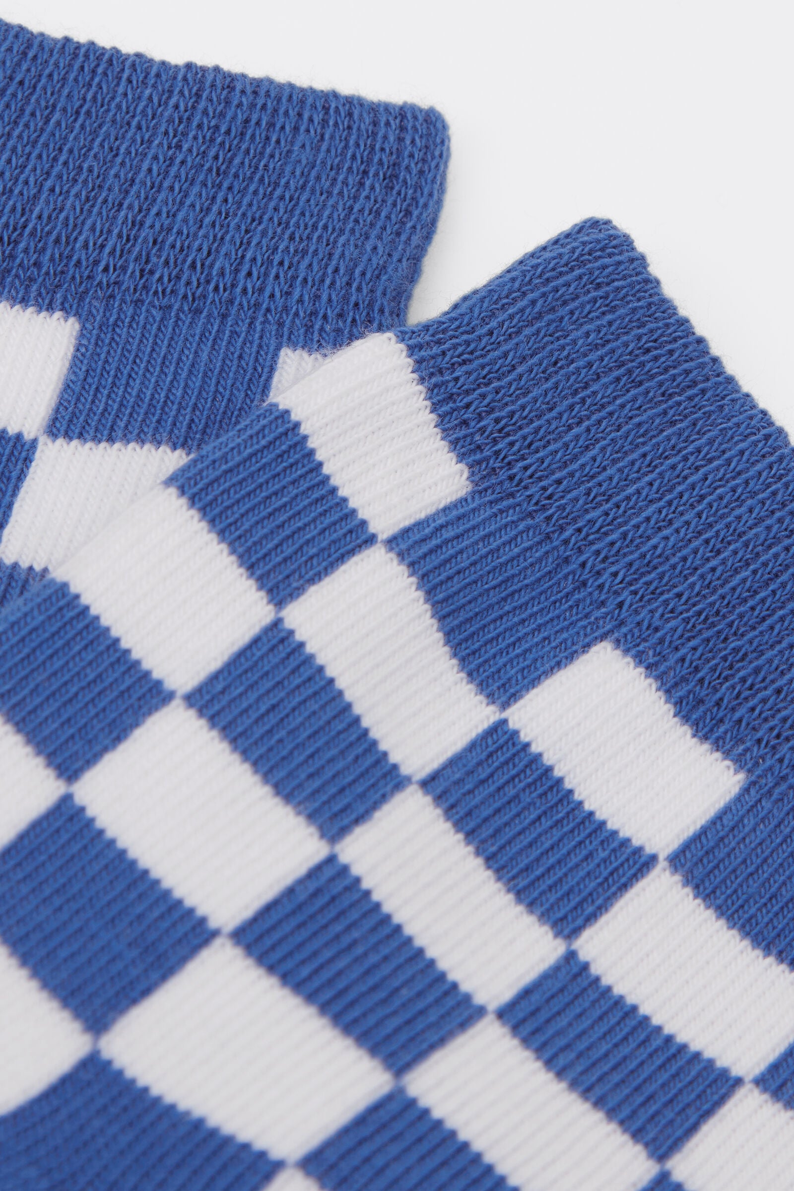 גרביים עם טקסטורה מבצבצת לילדים