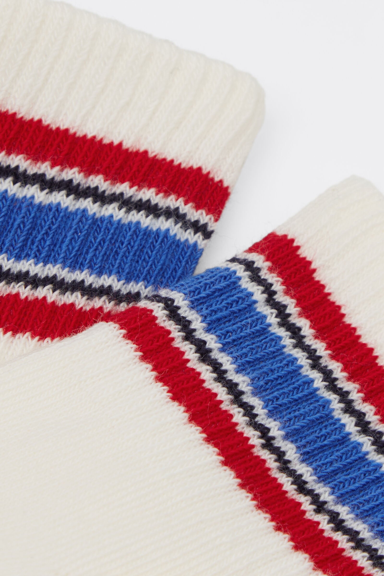 גרביים עם טקסטורה מבצבצת לילדים