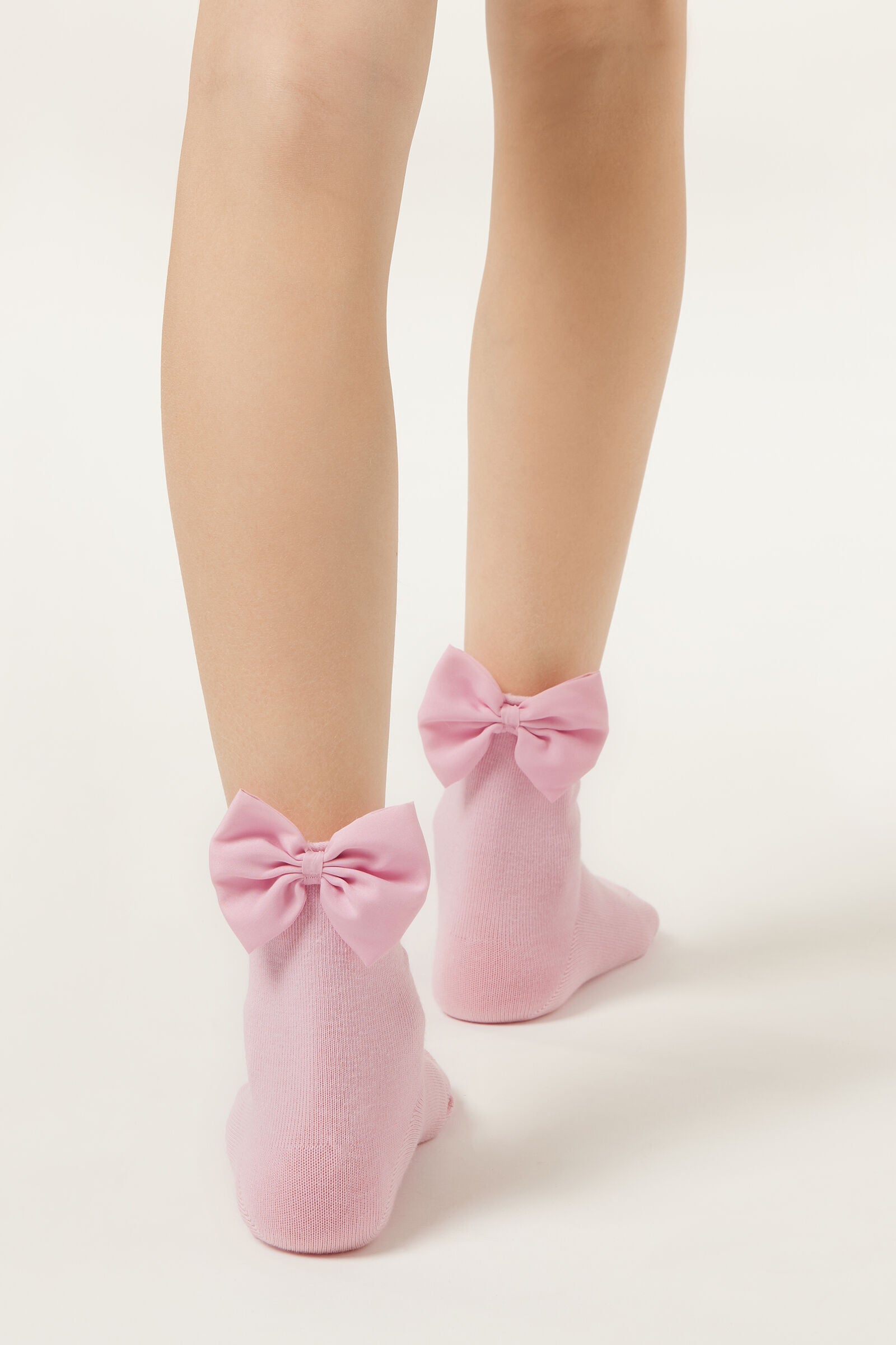 גרביים עם פפיון לבנות