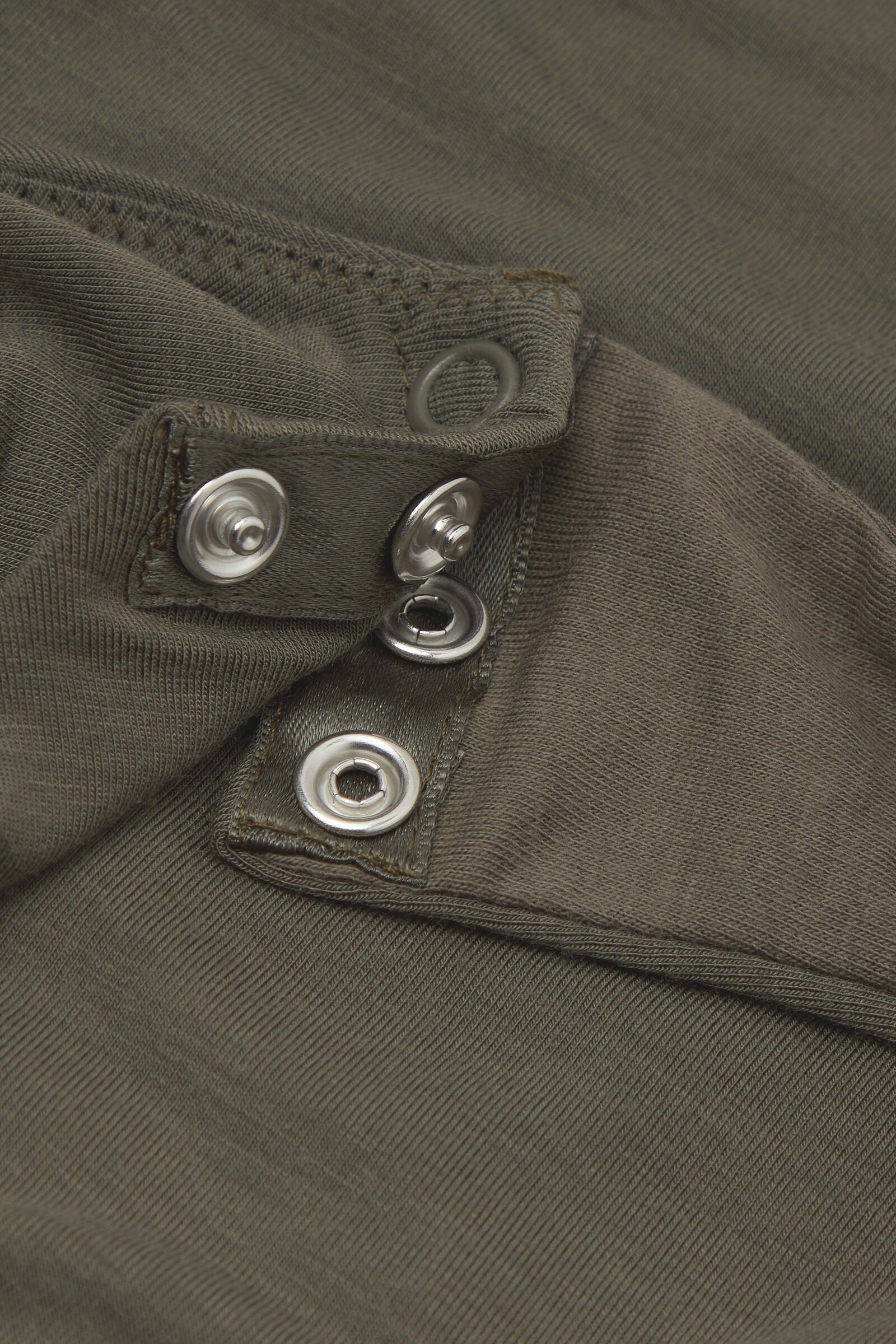 בגד גוף במבוק