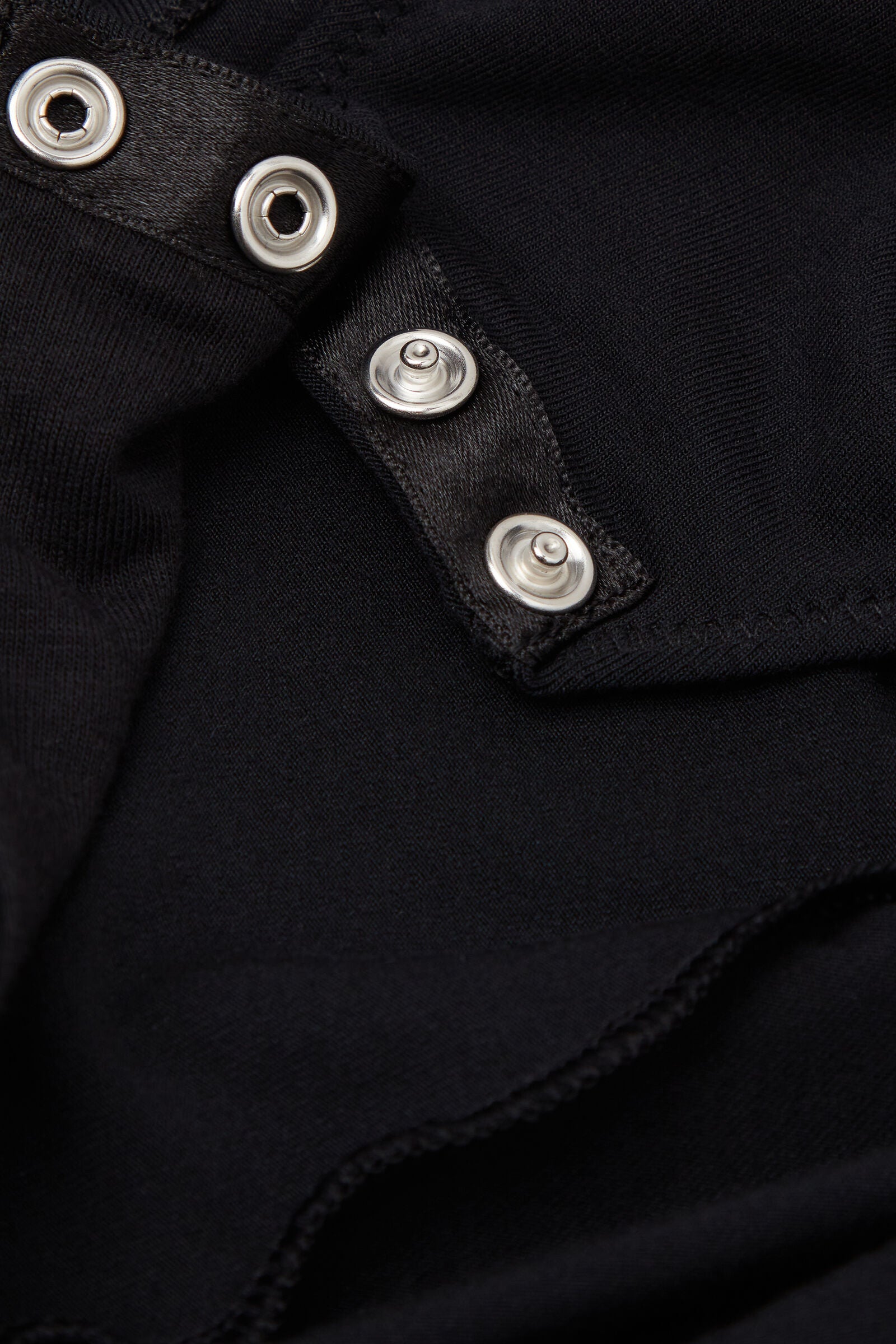 בגד גוף עם גב חשוף מבד מודל