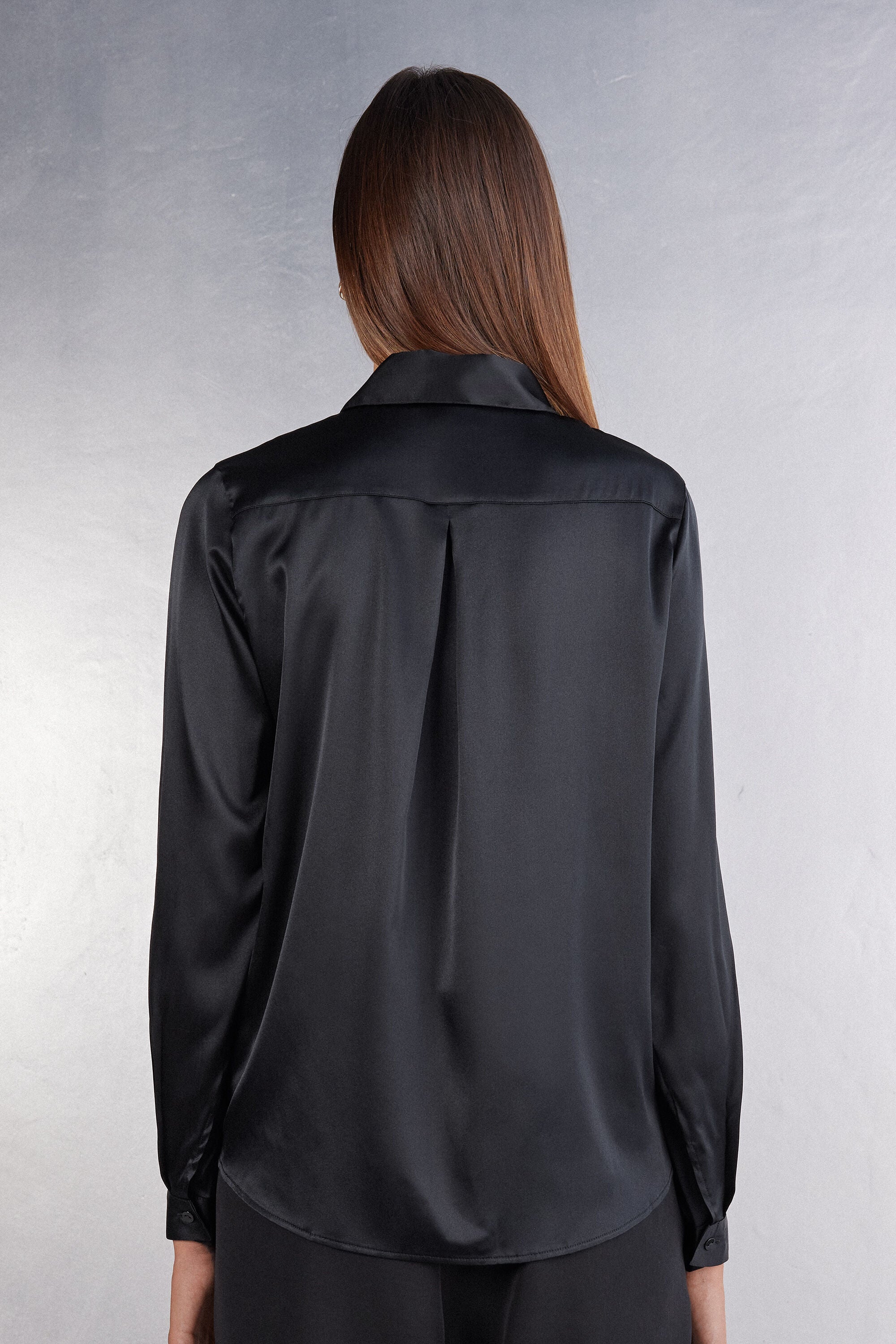 חולצת משי מכופתרת