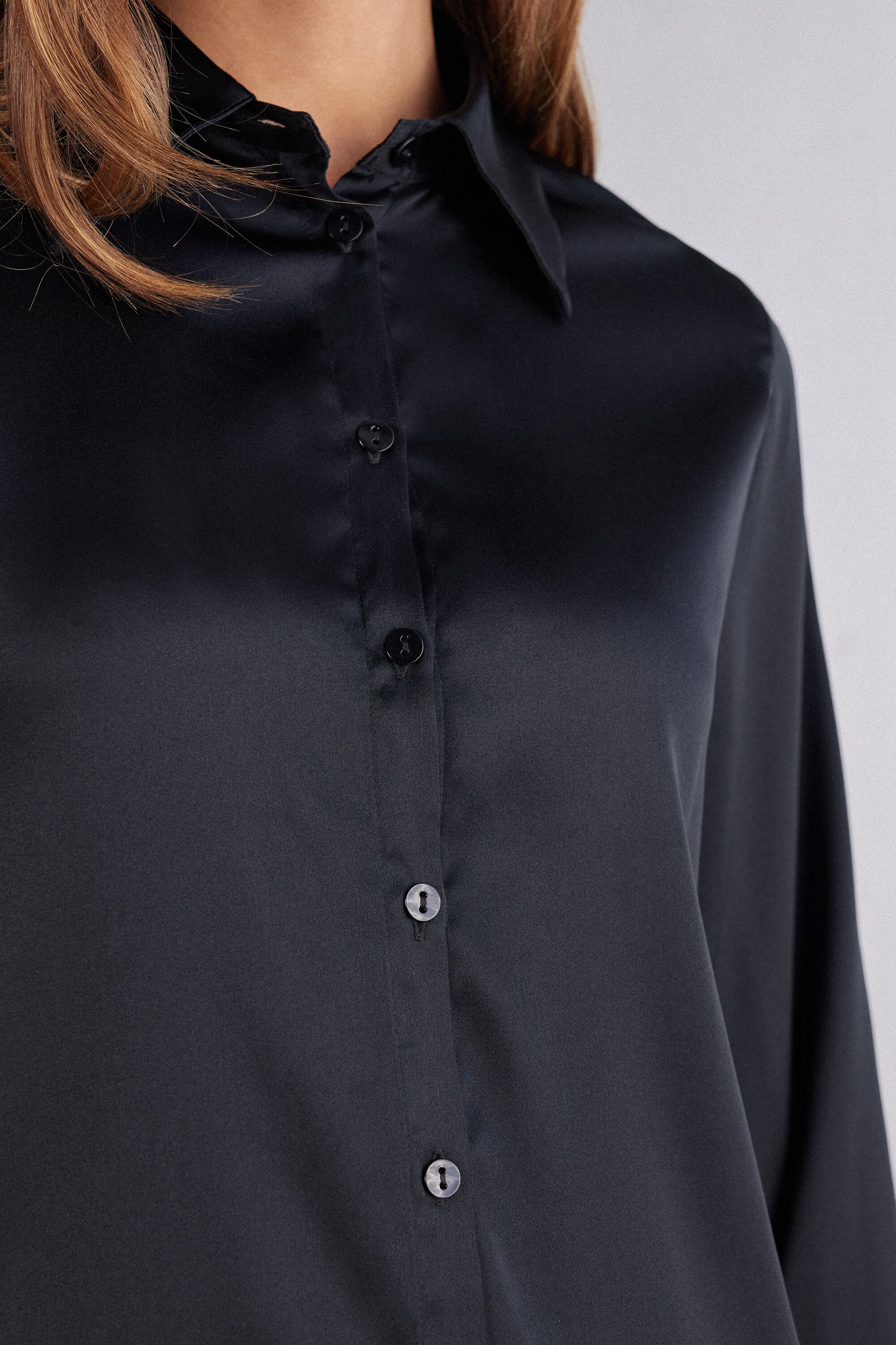 חולצת משי מכופתרת