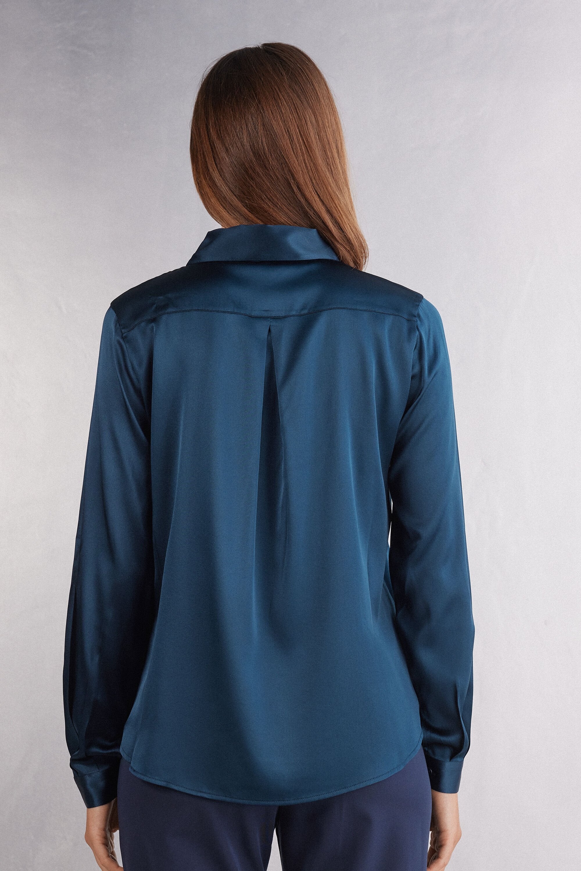 חולצת משי מכופתרת