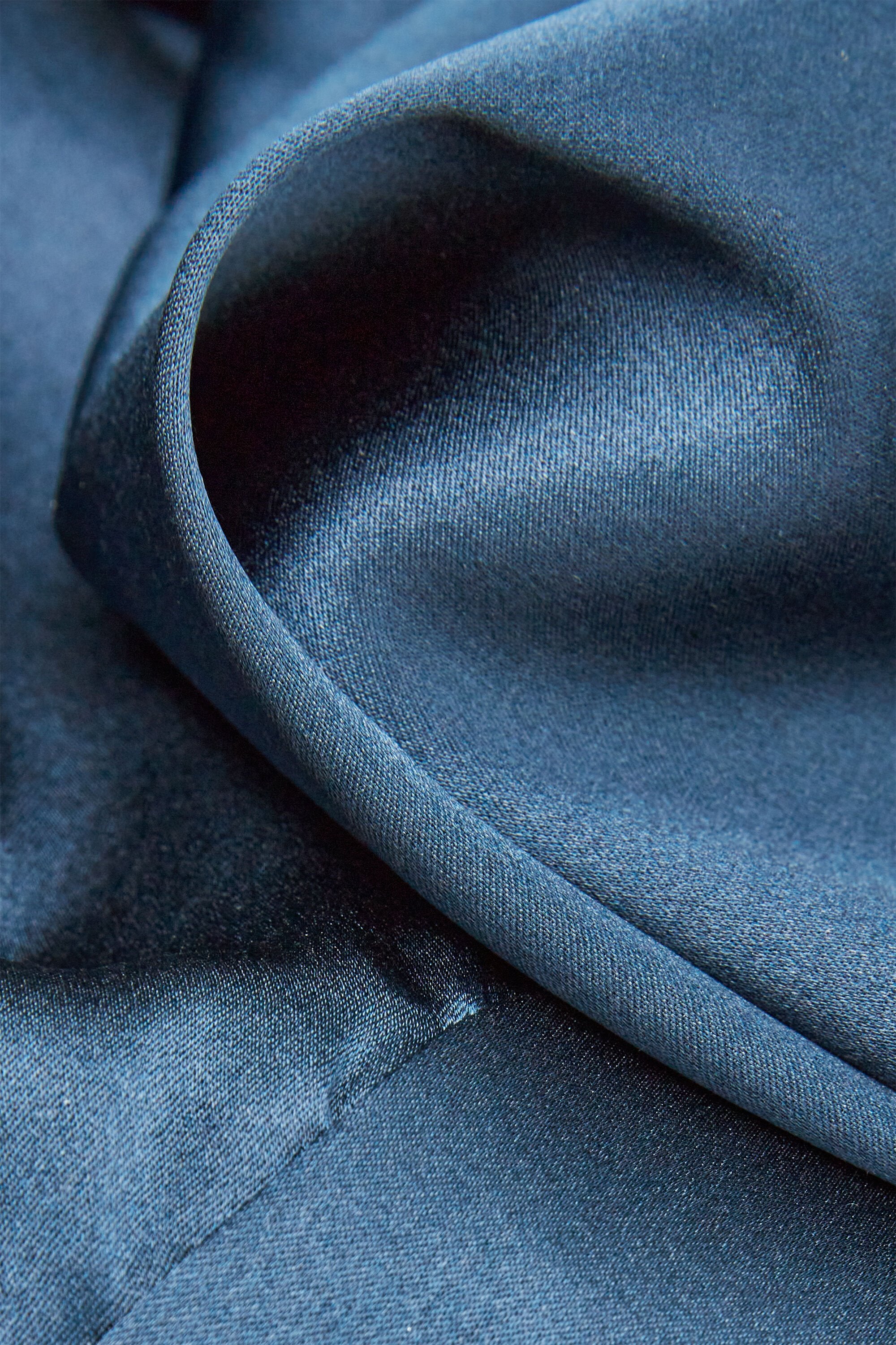 חולצת משי מכופתרת