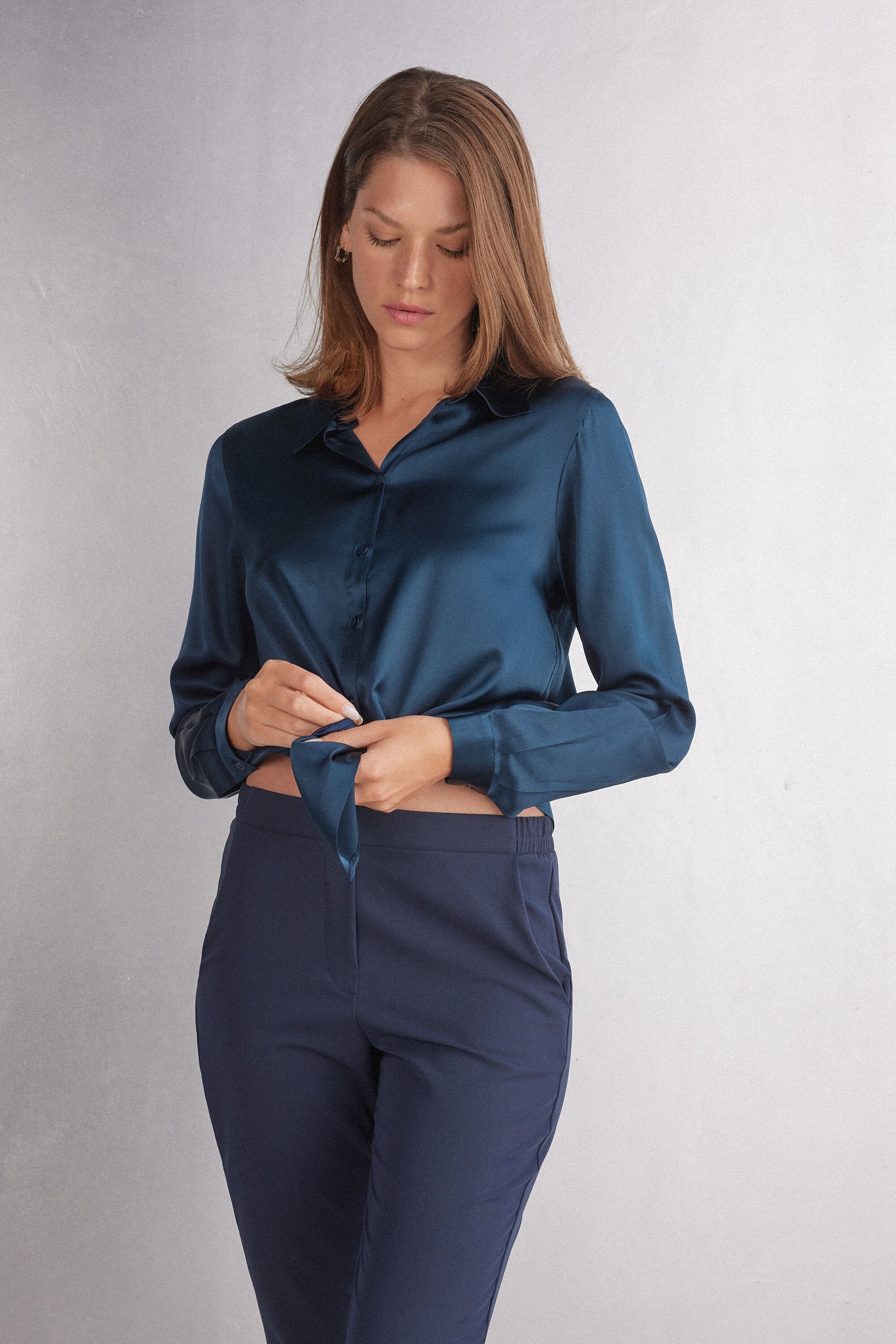 חולצת משי מכופתרת