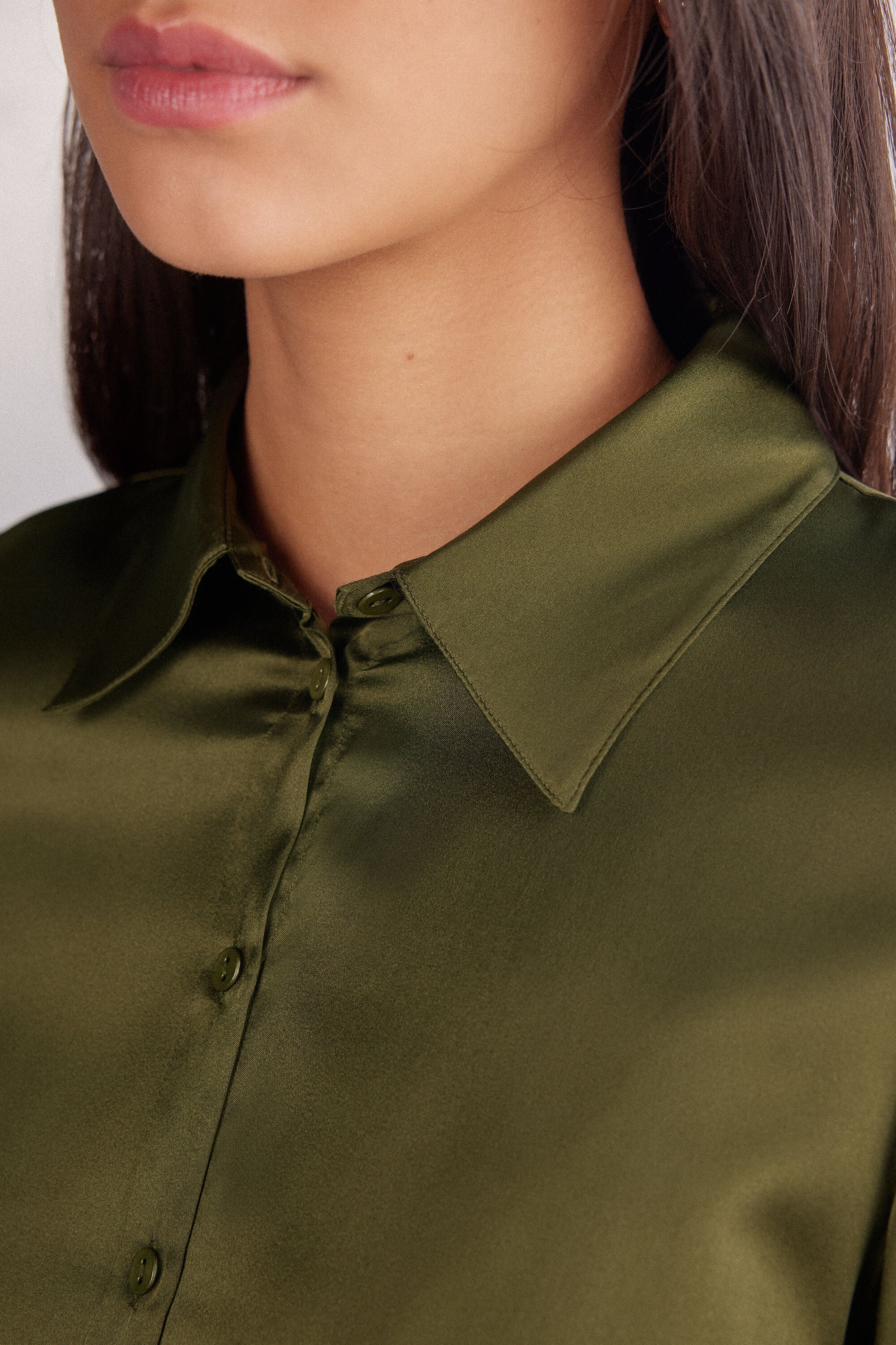 חולצת משי מכופתרת