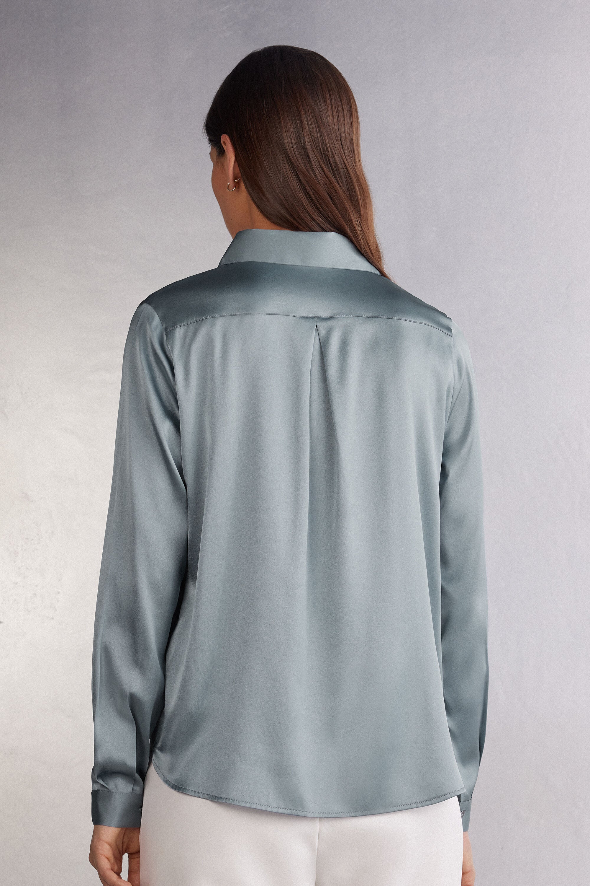 חולצת משי מכופתרת