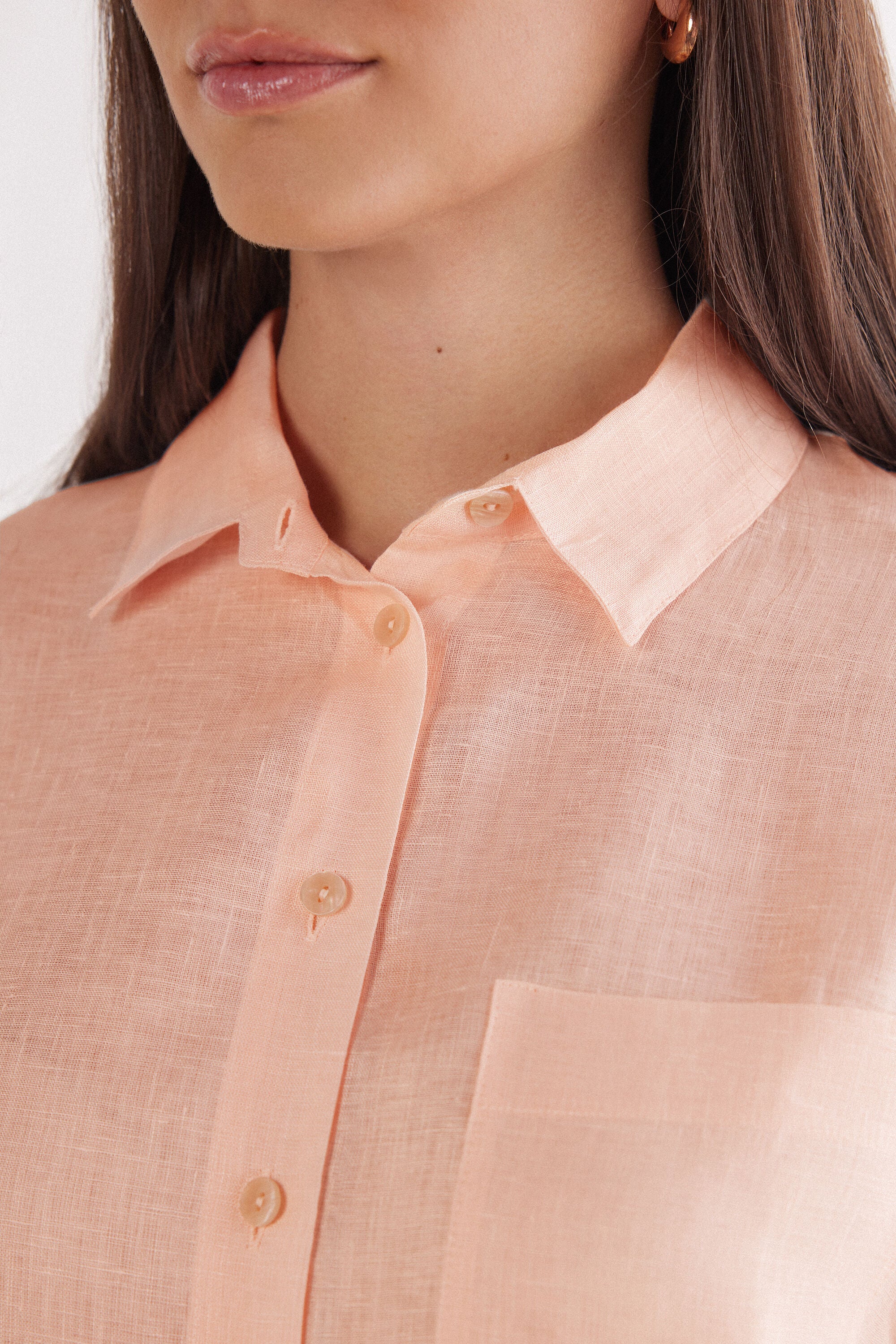 חולצה מכופתרת מבד פשתן