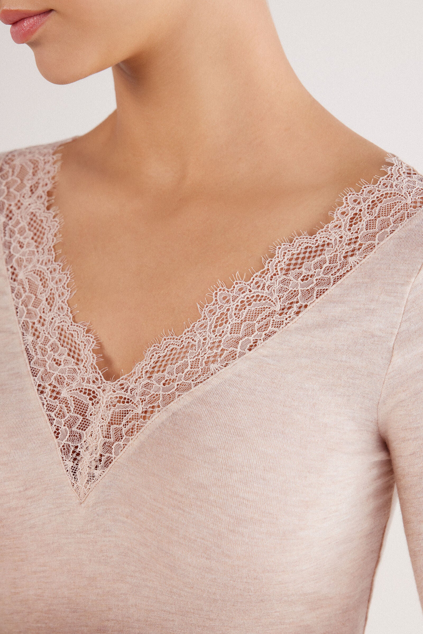 טי שירט V מבד קשמיר