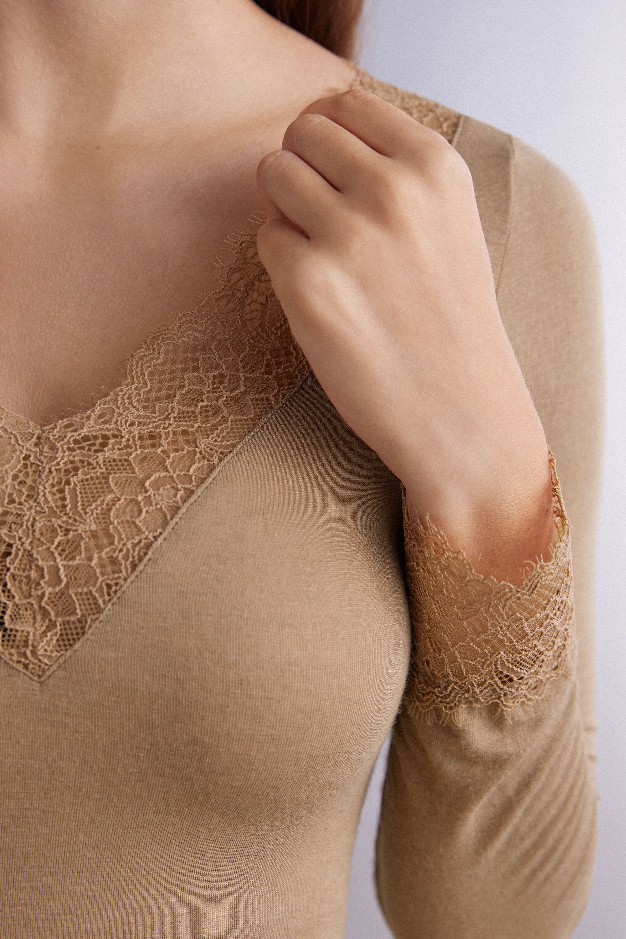 טי שירט V מבד קשמיר