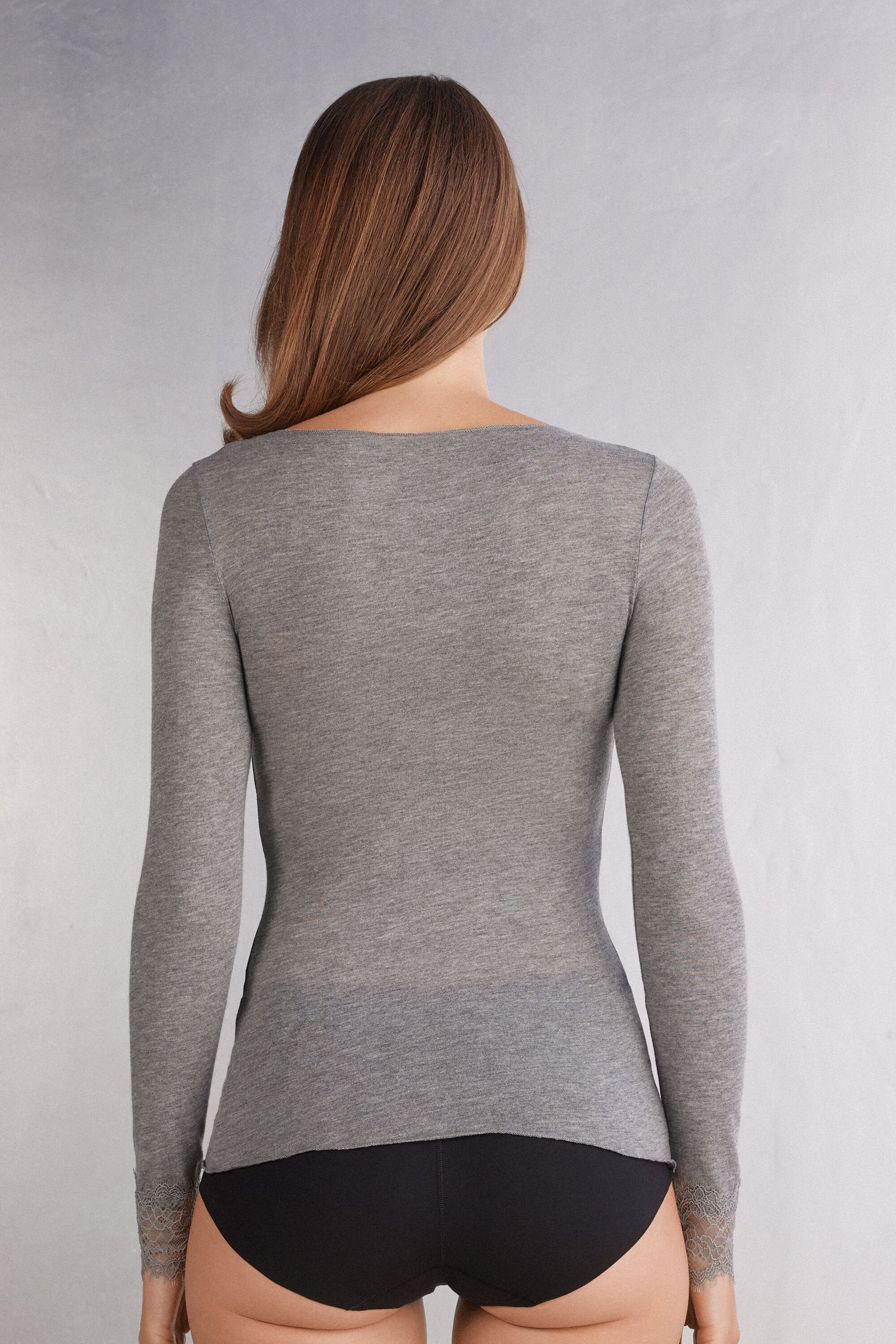 טי שירט V מבד קשמיר