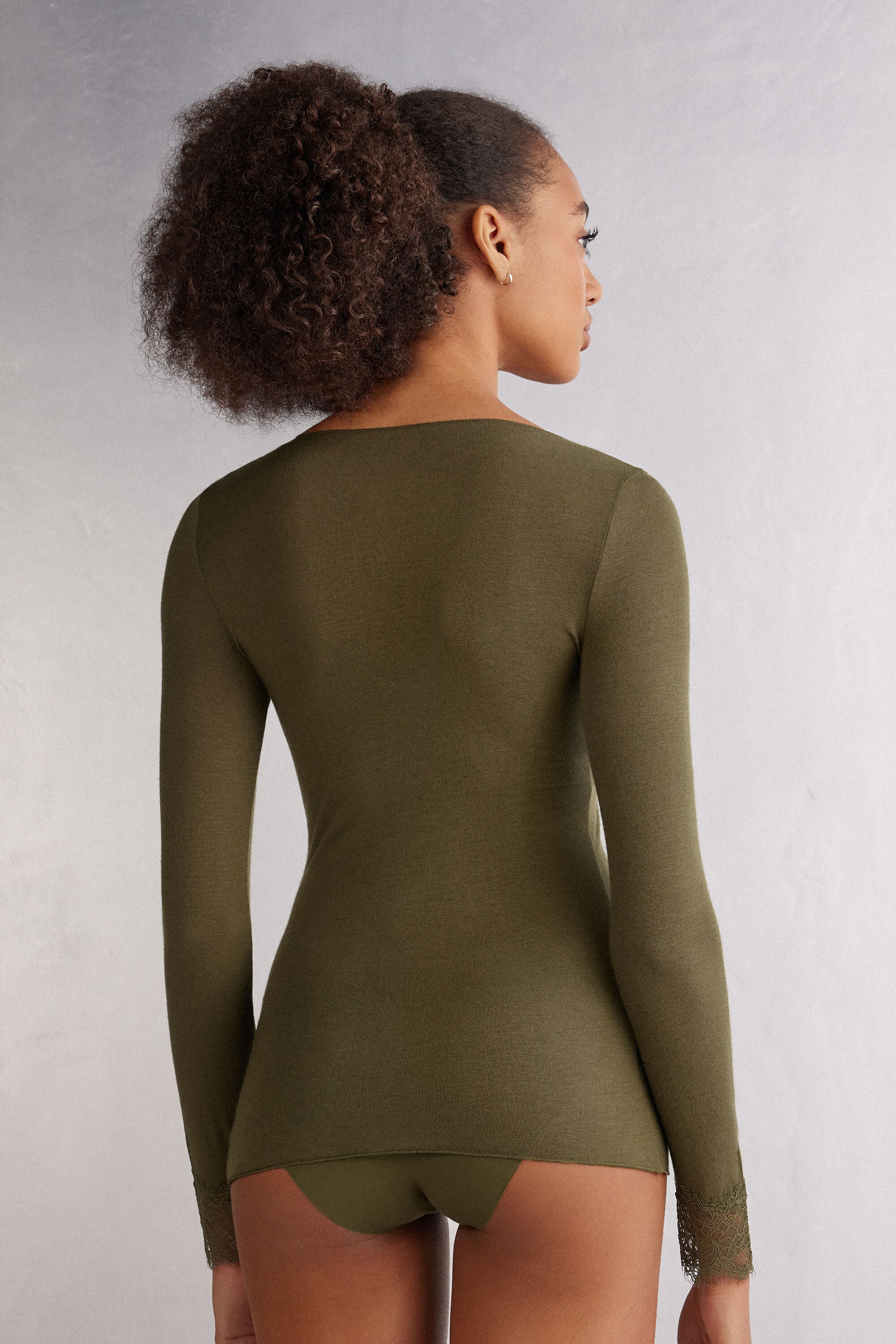 חולצת מודל קשמיר ארוכה עם וי תחרה