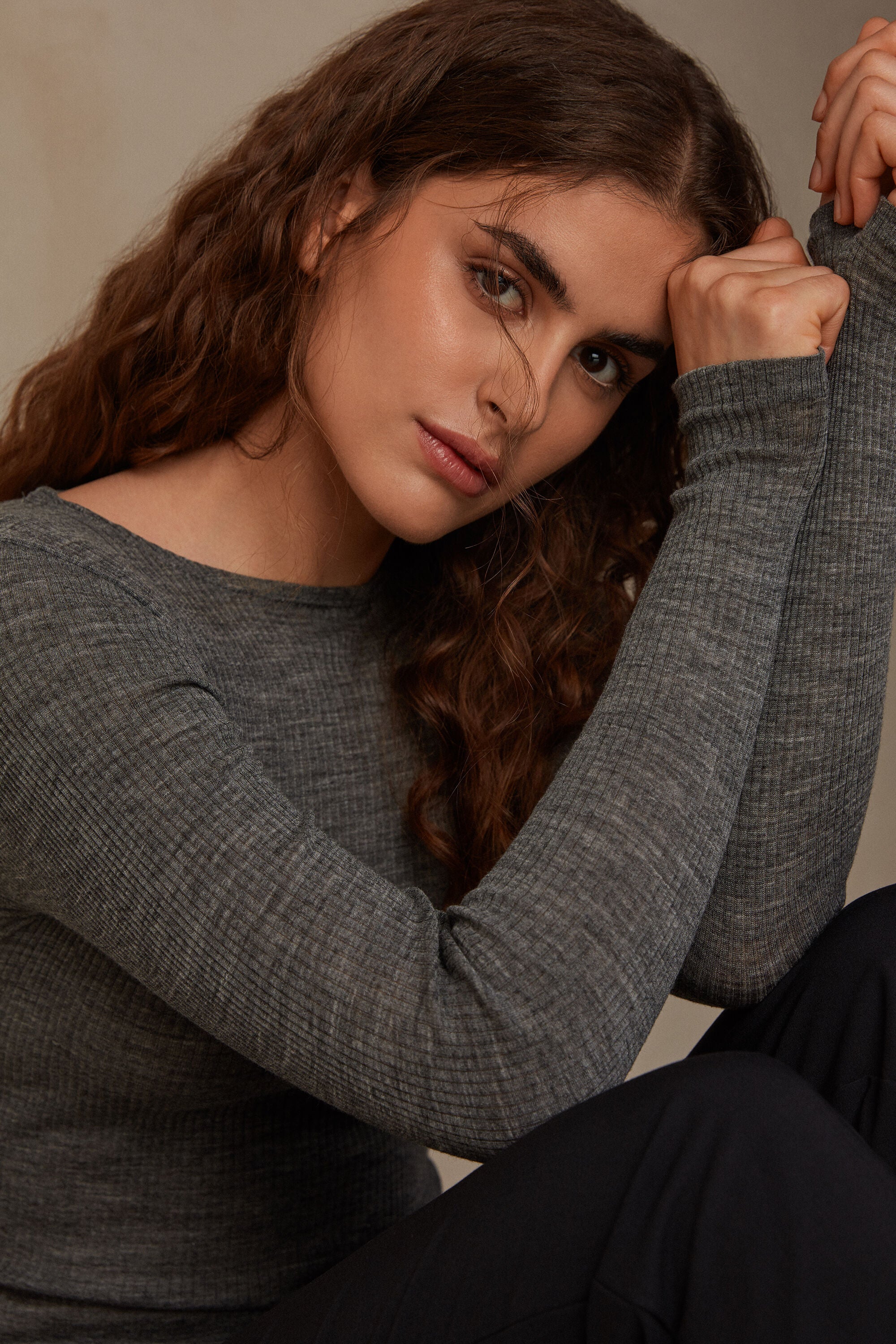 חולצה ארוכה מבד משי בשילוב צמר