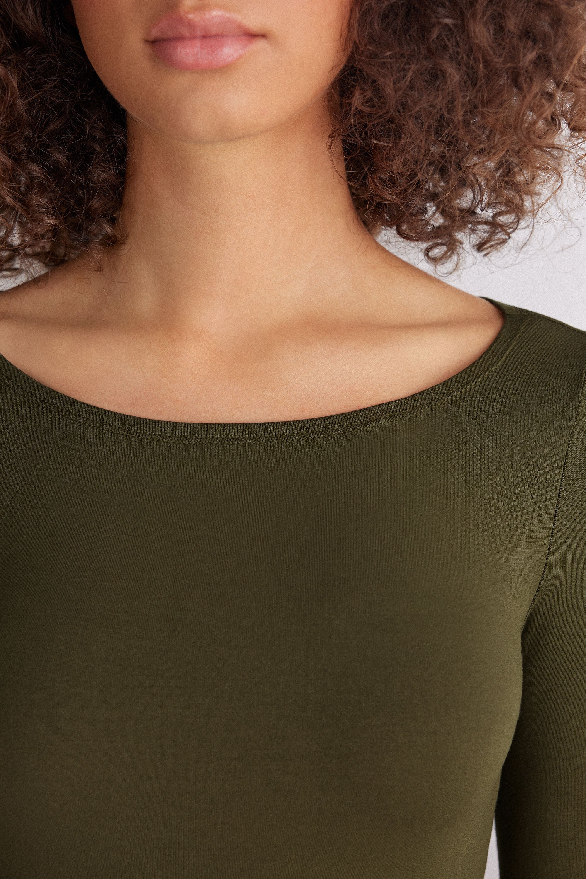 חולצה ארוכה עם צווארון סירה