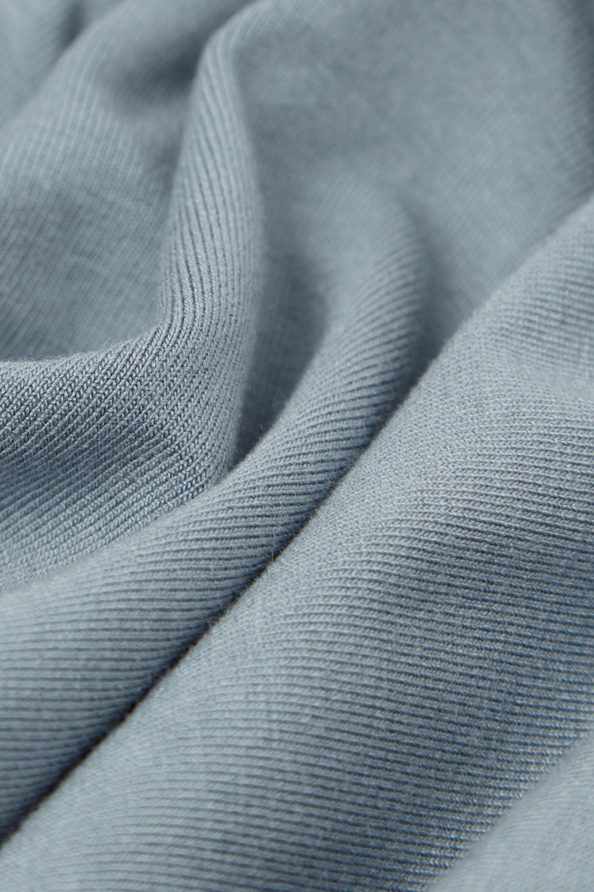 חולצה ארוכה מפתח רחב