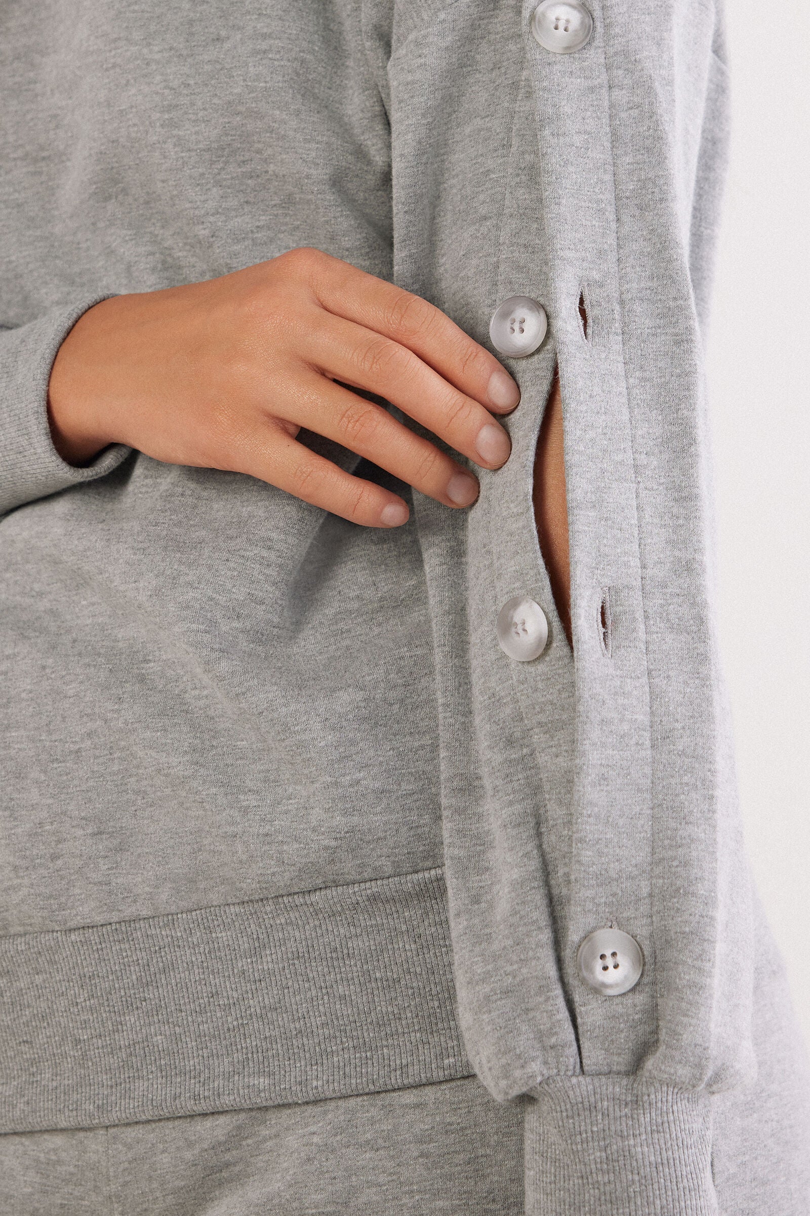 סווטשירט Coraline עם כפתורים בשרוולים