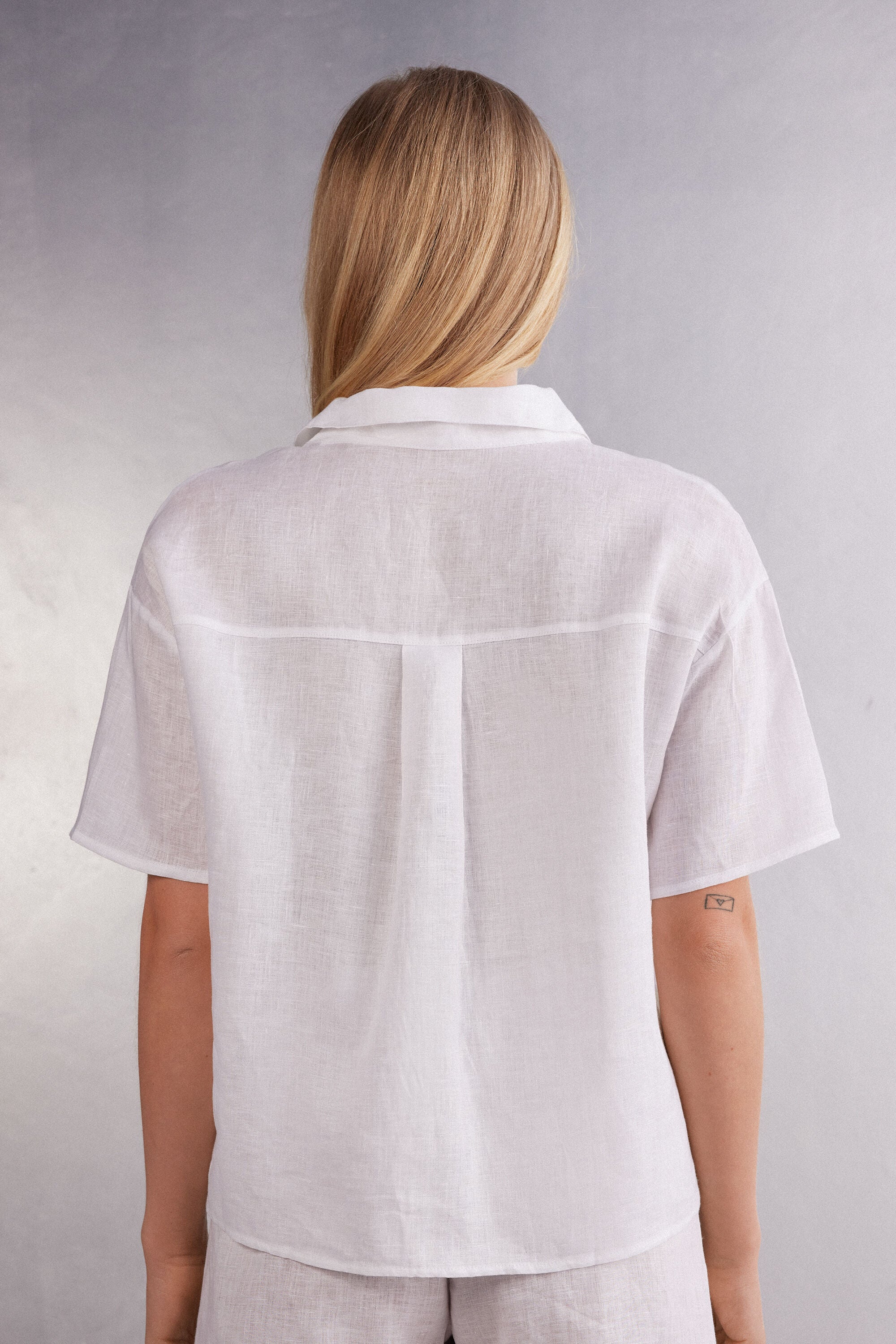 חולצת פשתן מכופתרת